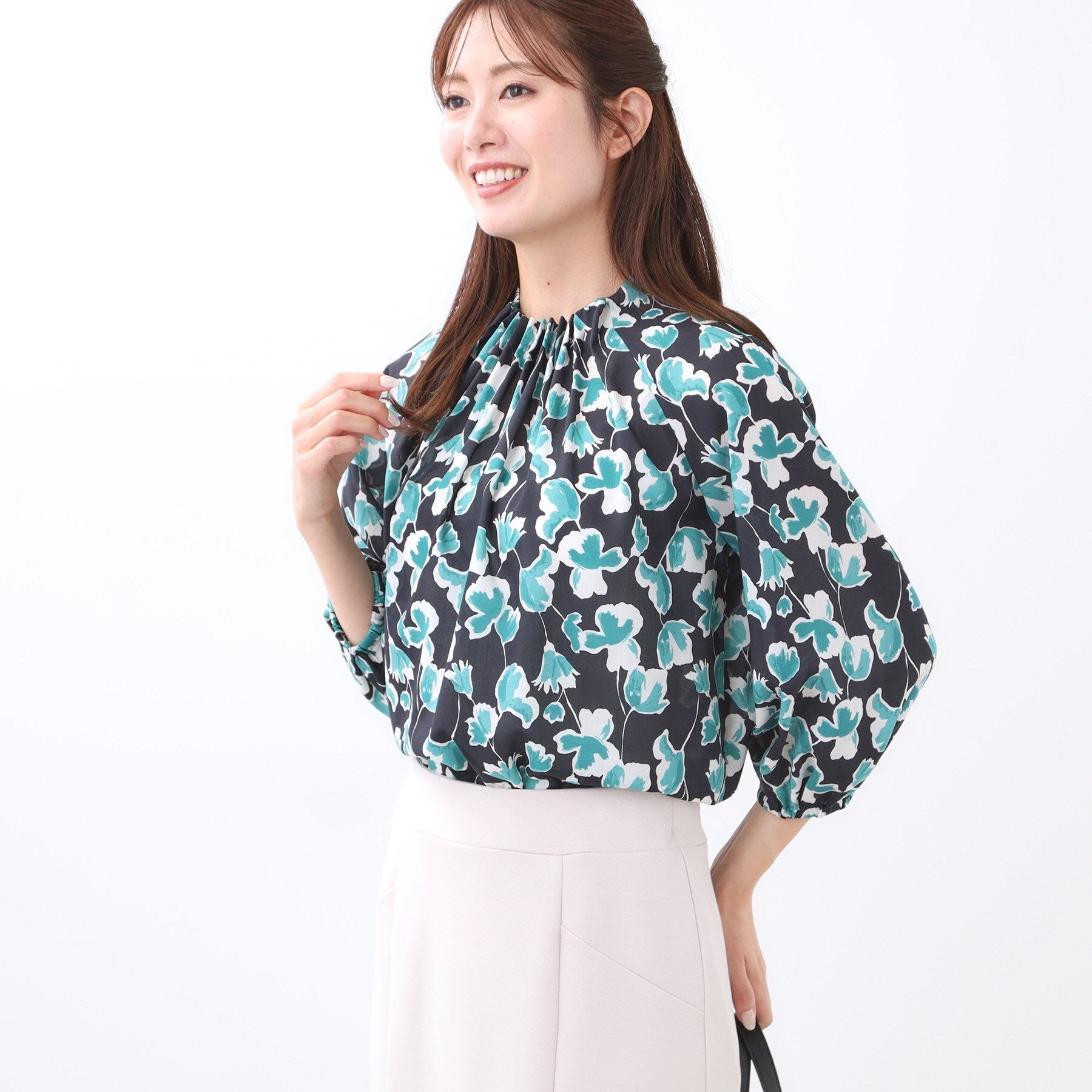 リフレクト Reflect 【ジャケットのインナーにおすすめ◎】花柄タックデザインブブラウス （ネイビー(194)） ネイビー(194)