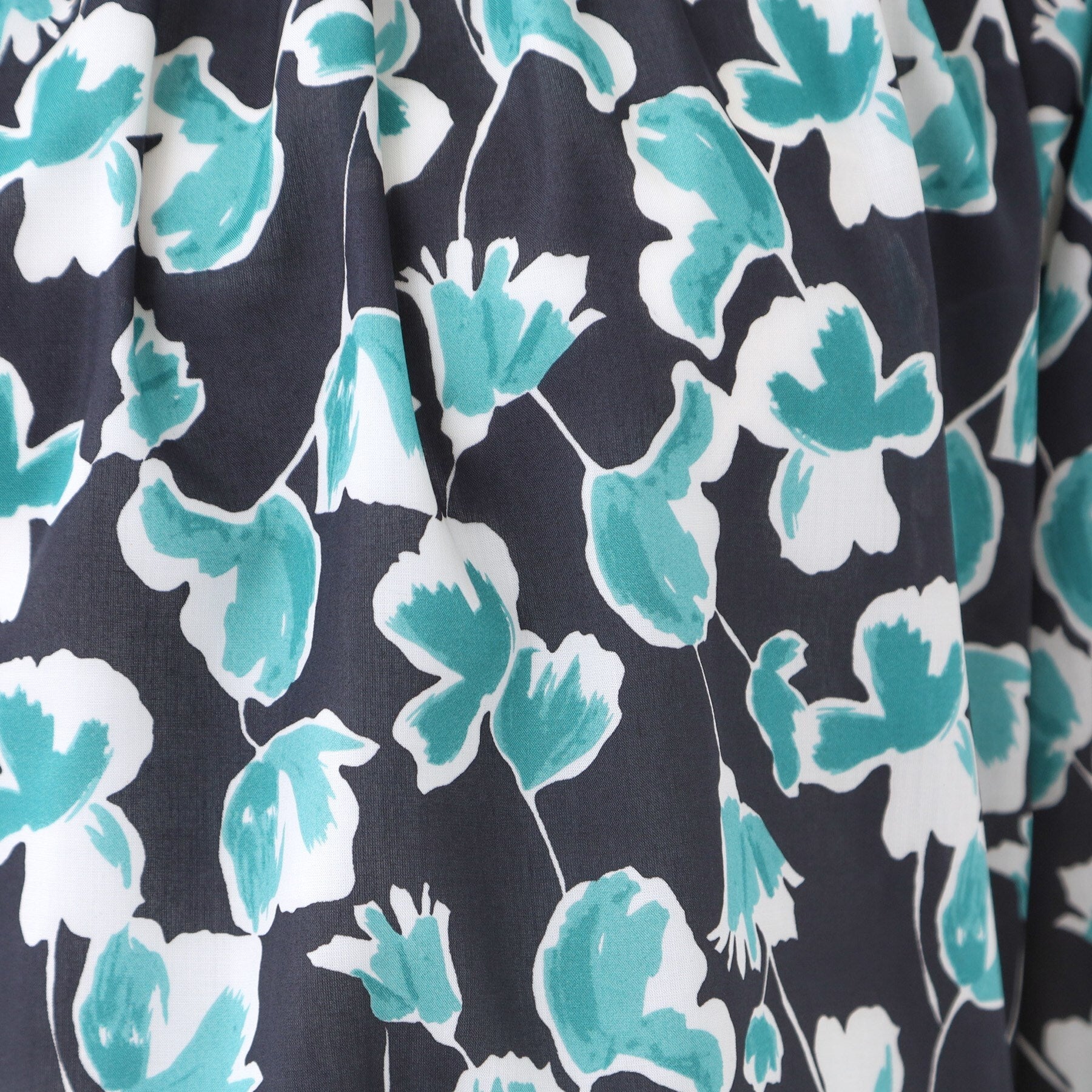 リフレクト Reflect 【ジャケットのインナーにおすすめ◎】花柄タックデザインブブラウス （ネイビー(194)） ネイビー(194)