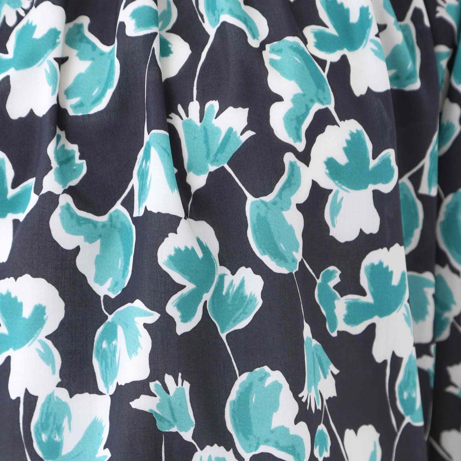 リフレクト Reflect 【ジャケットのインナーにおすすめ◎】花柄タックデザインブブラウス （ネイビー(194)） ネイビー(194)