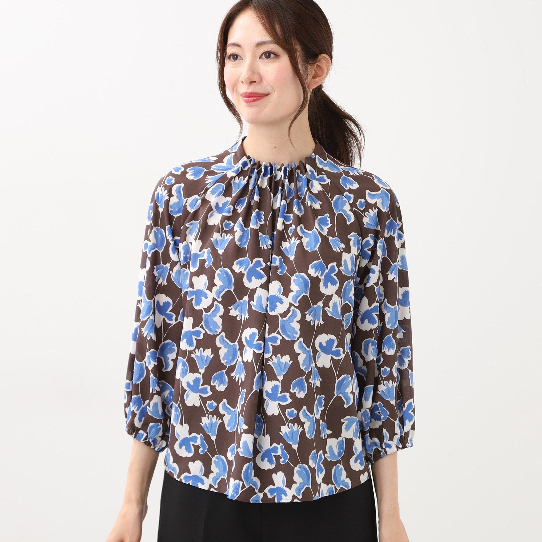 リフレクト Reflect 【ジャケットのインナーにおすすめ◎】花柄タックデザインブブラウス （ネイビー(194)） ネイビー(194)