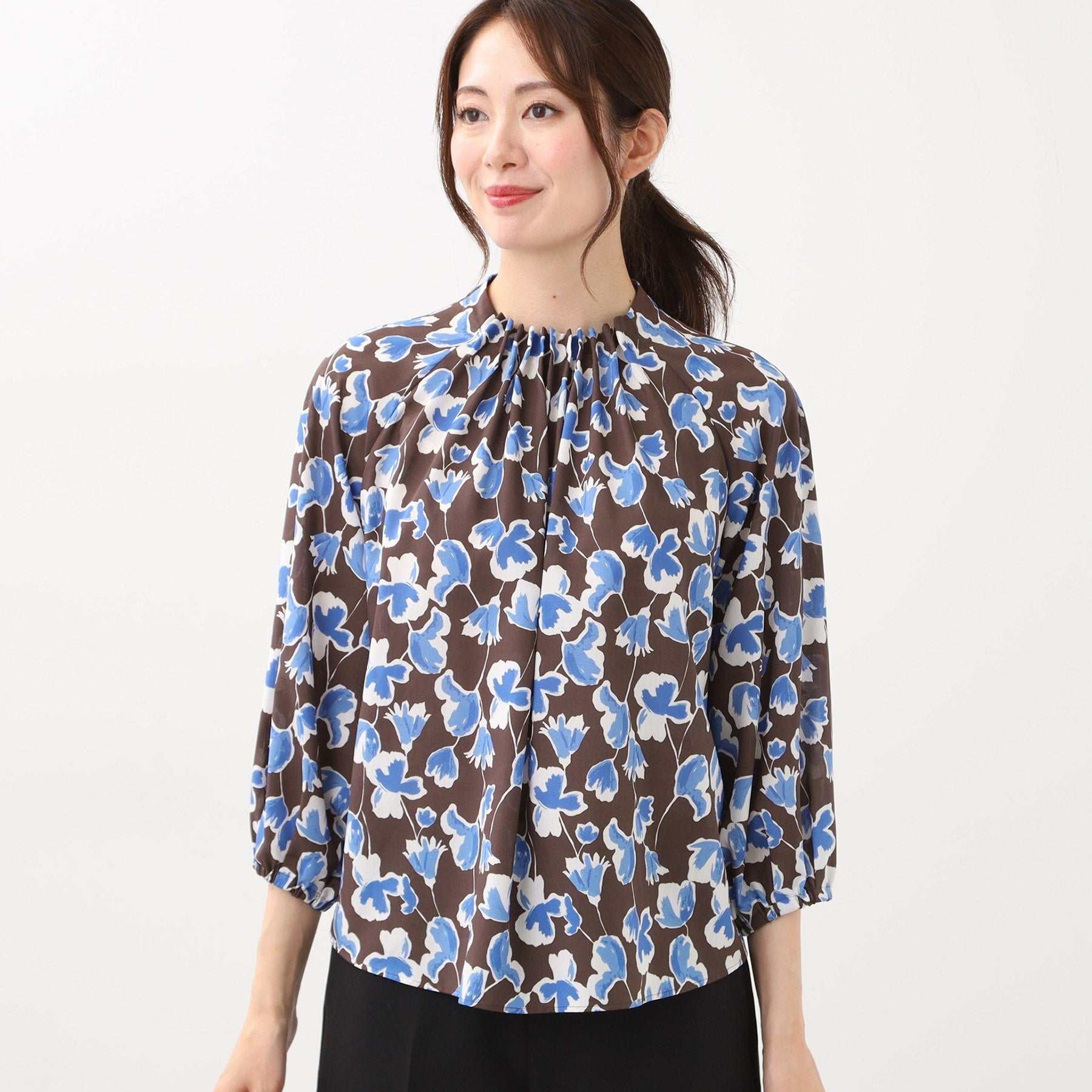 リフレクト Reflect 【ジャケットのインナーにおすすめ◎】花柄タックデザインブブラウス （ネイビー(194)） ネイビー(194)