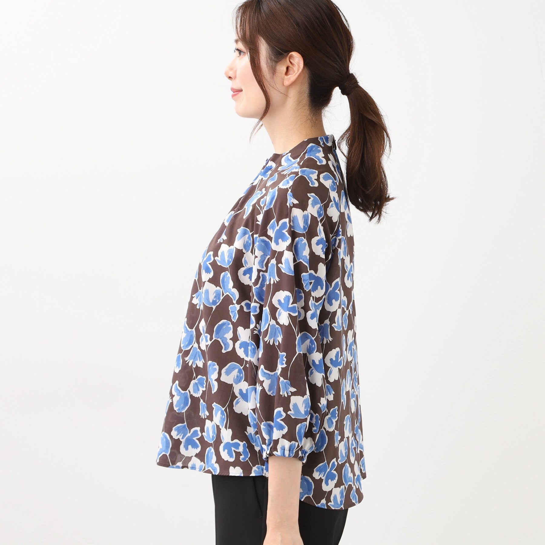 リフレクト Reflect 【ジャケットのインナーにおすすめ◎】花柄タックデザインブブラウス （ネイビー(194)） ネイビー(194)