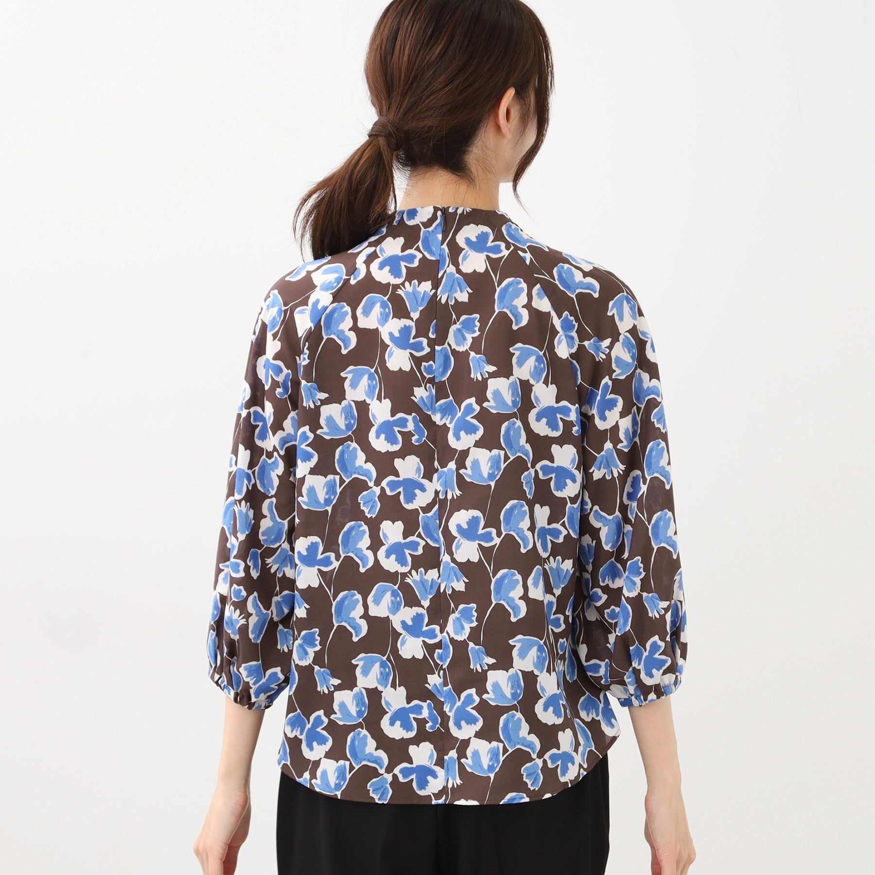 リフレクト Reflect 【ジャケットのインナーにおすすめ◎】花柄タックデザインブブラウス （ネイビー(194)） ネイビー(194)