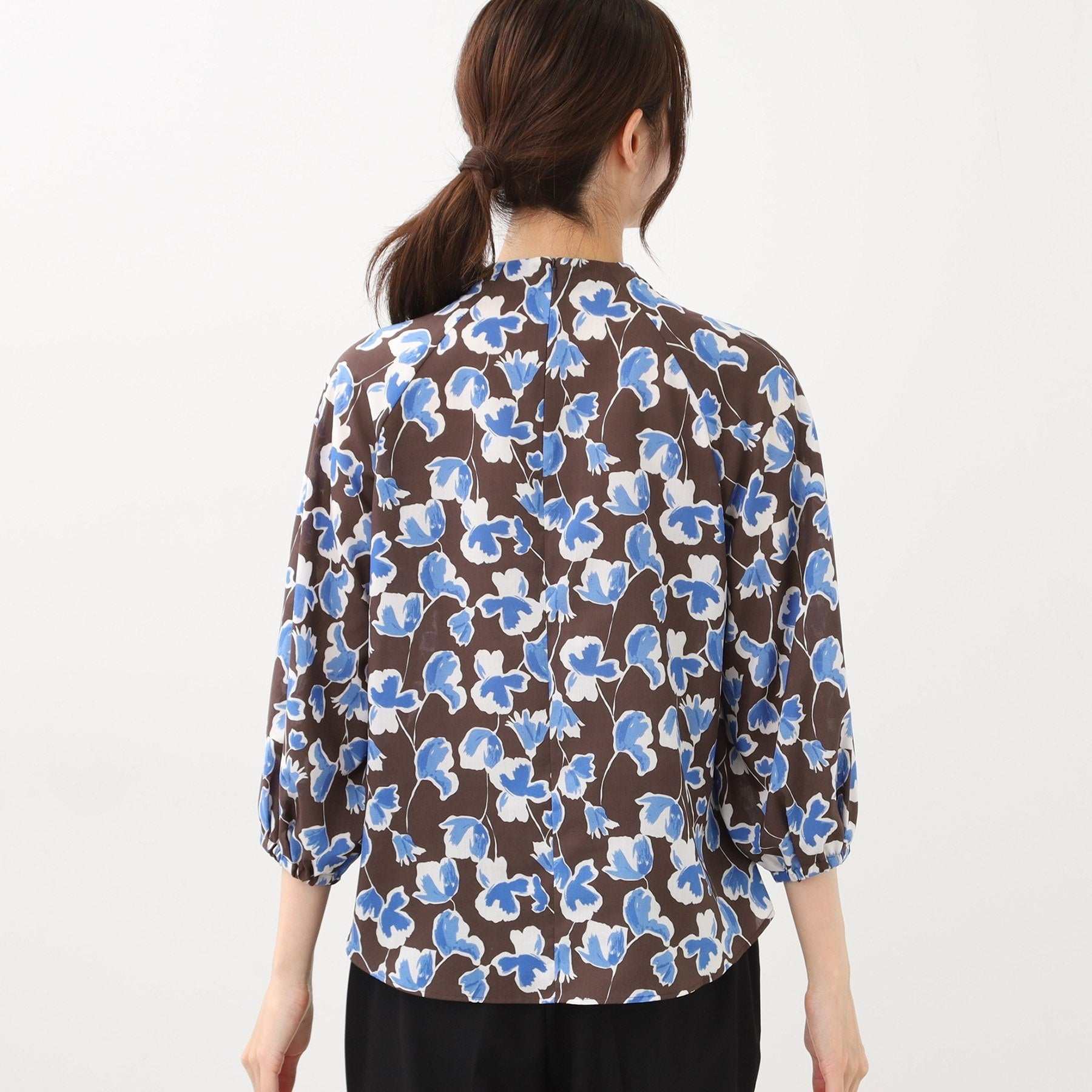 リフレクト Reflect 【ジャケットのインナーにおすすめ◎】花柄タックデザインブブラウス （ネイビー(194)） ネイビー(194)