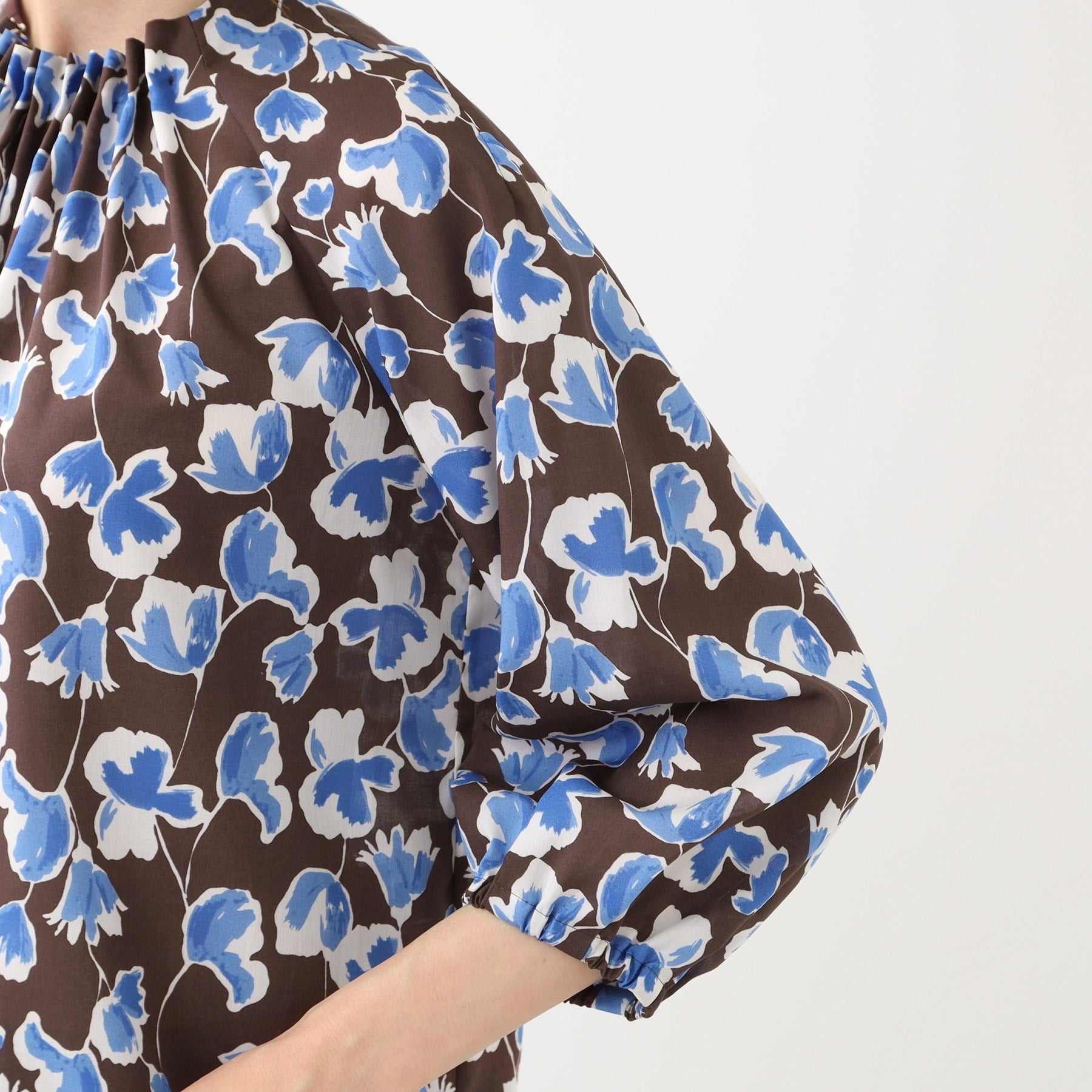 リフレクト Reflect 【ジャケットのインナーにおすすめ◎】花柄タックデザインブブラウス （ネイビー(194)） ネイビー(194)