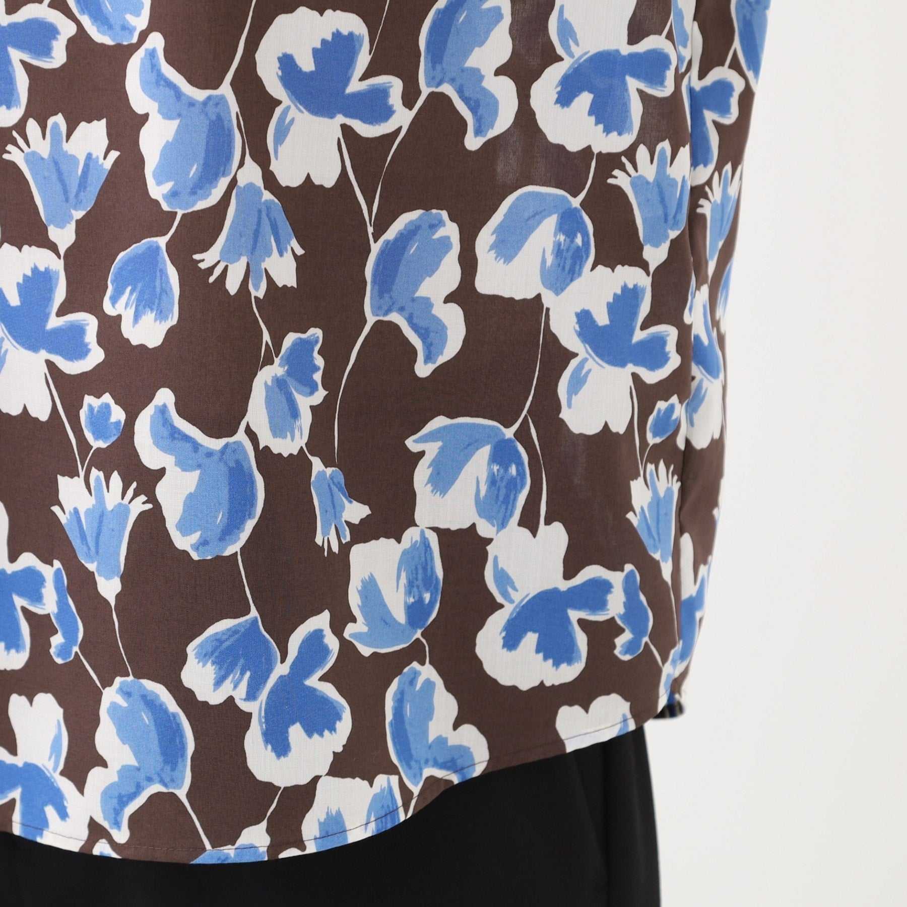 リフレクト Reflect 【ジャケットのインナーにおすすめ◎】花柄タックデザインブブラウス （ネイビー(194)） ネイビー(194)