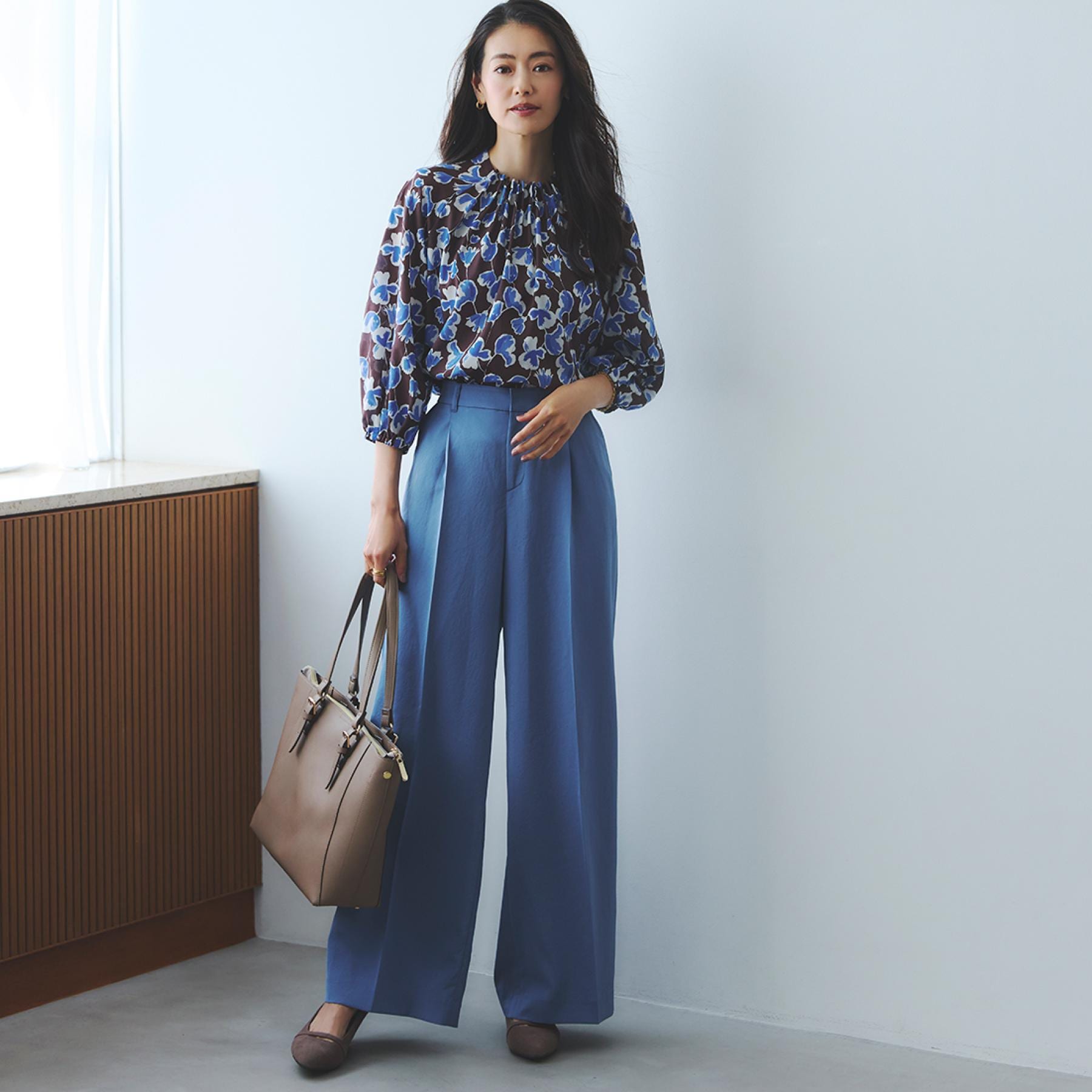 リフレクト Reflect 【ジャケットのインナーにおすすめ◎】花柄タックデザインブブラウス （ネイビー(194)） ネイビー(194)