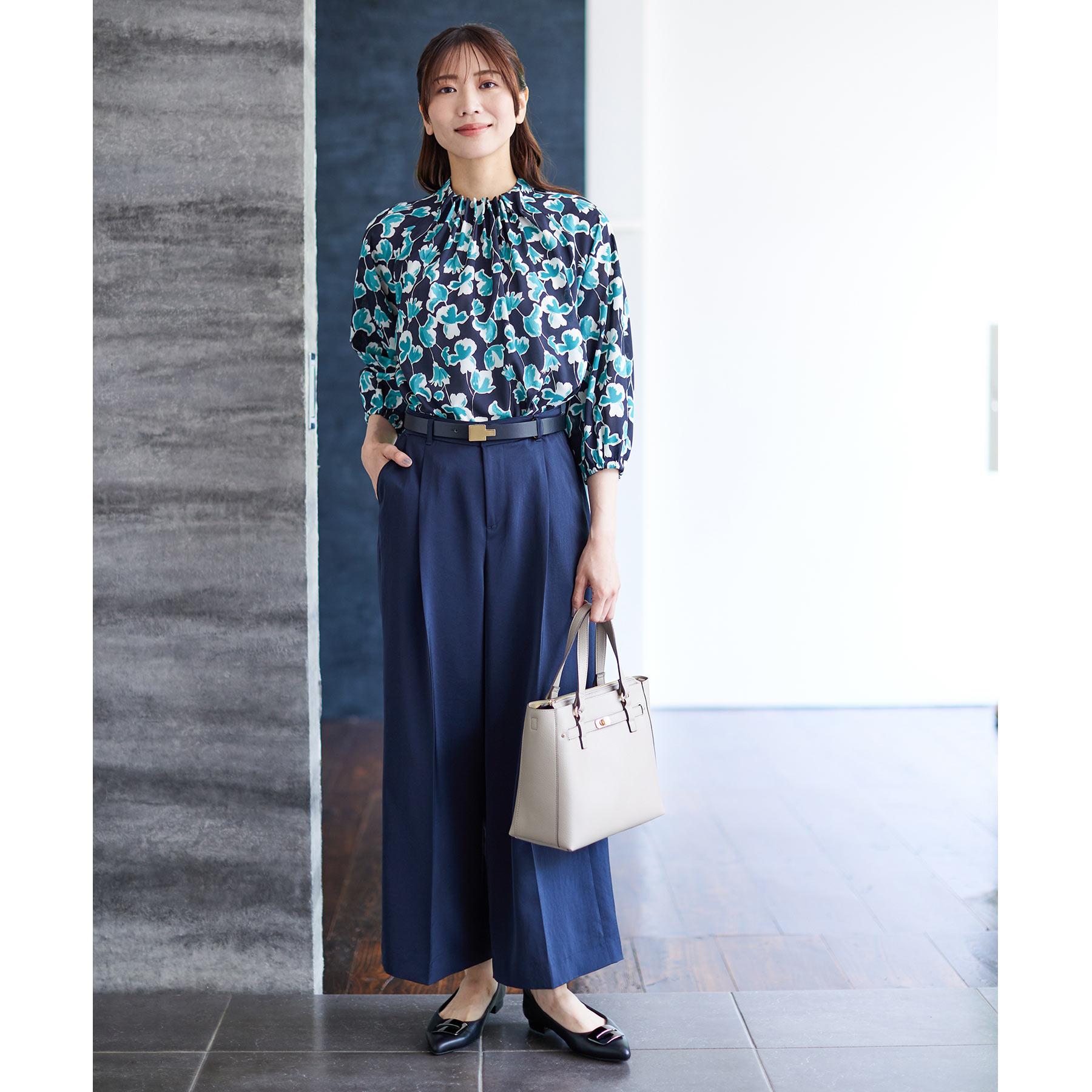 リフレクト Reflect 【ジャケットのインナーにおすすめ◎】花柄タックデザインブブラウス （ネイビー(194)） ネイビー(194)