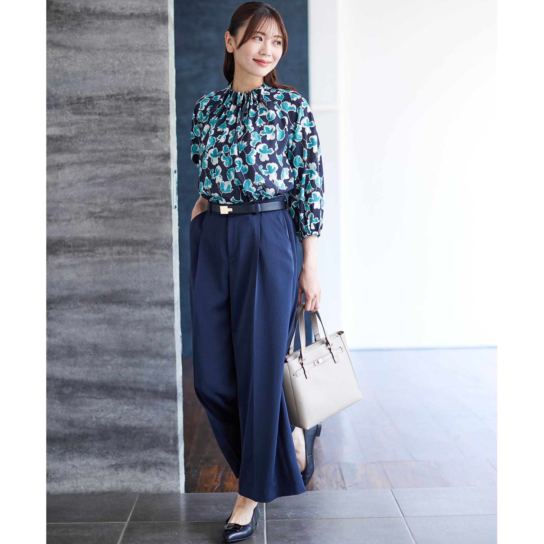 リフレクト Reflect 【ジャケットのインナーにおすすめ◎】花柄タックデザインブブラウス （ネイビー(194)） ネイビー(194)