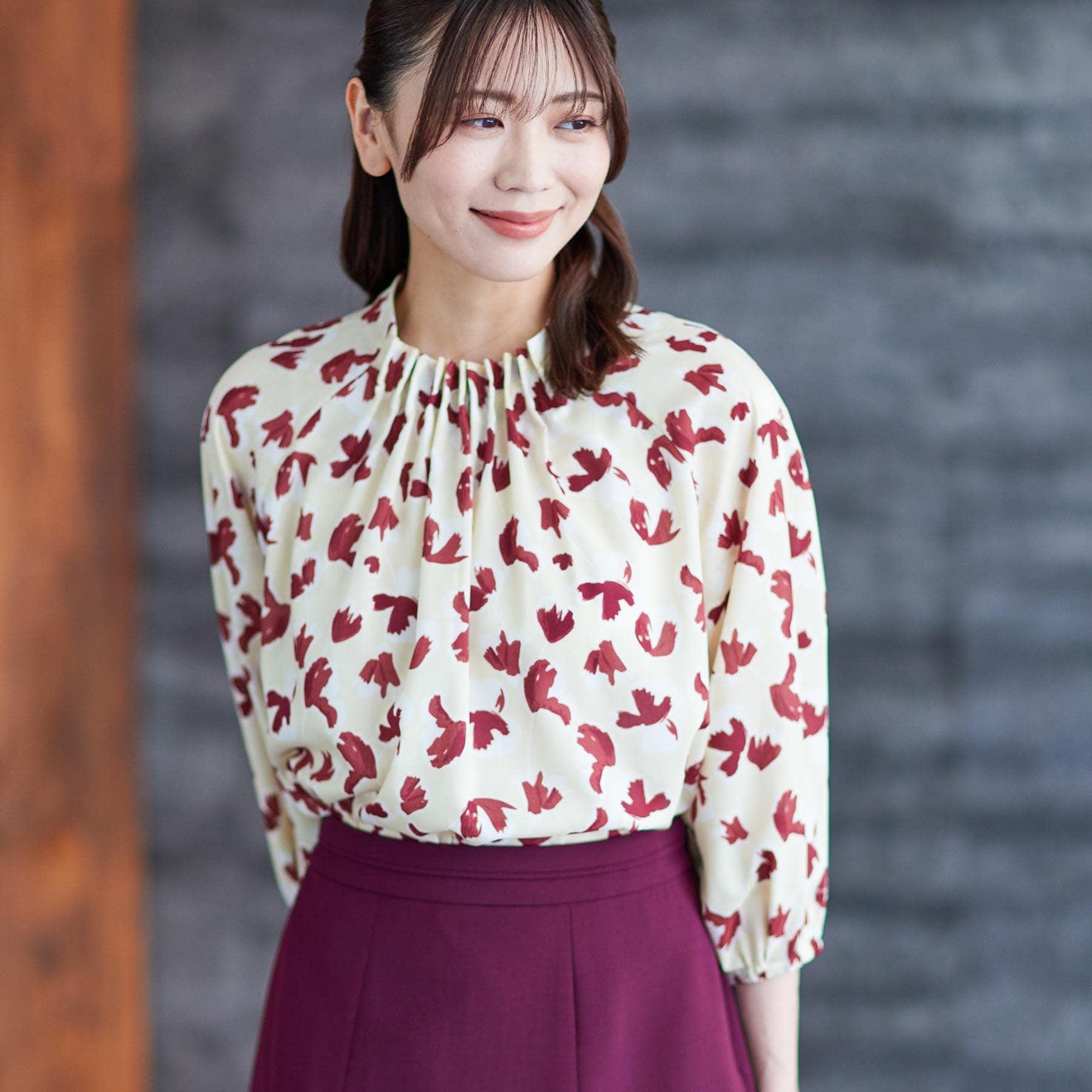 リフレクト Reflect 【ジャケットのインナーにおすすめ◎】花柄タックデザインブブラウス （ネイビー(194)） ネイビー(194)