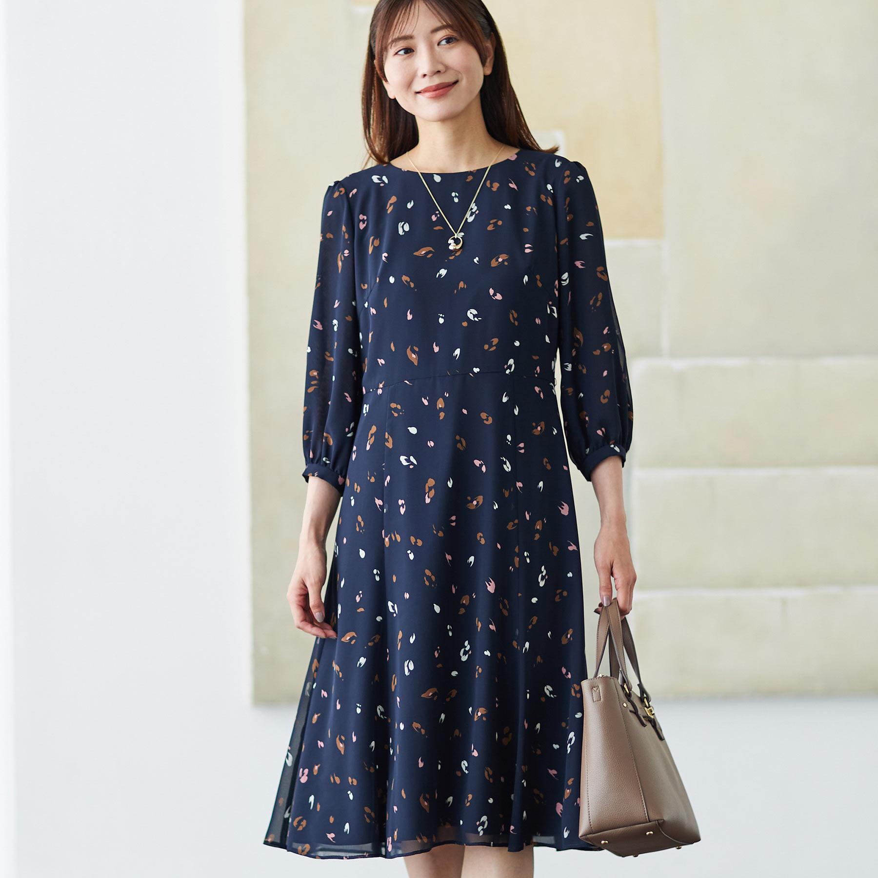 リフレクト Reflect 【ウエストリボン付き】フレアプリントワンピース （ネイビー(194)） ネイビー(194)