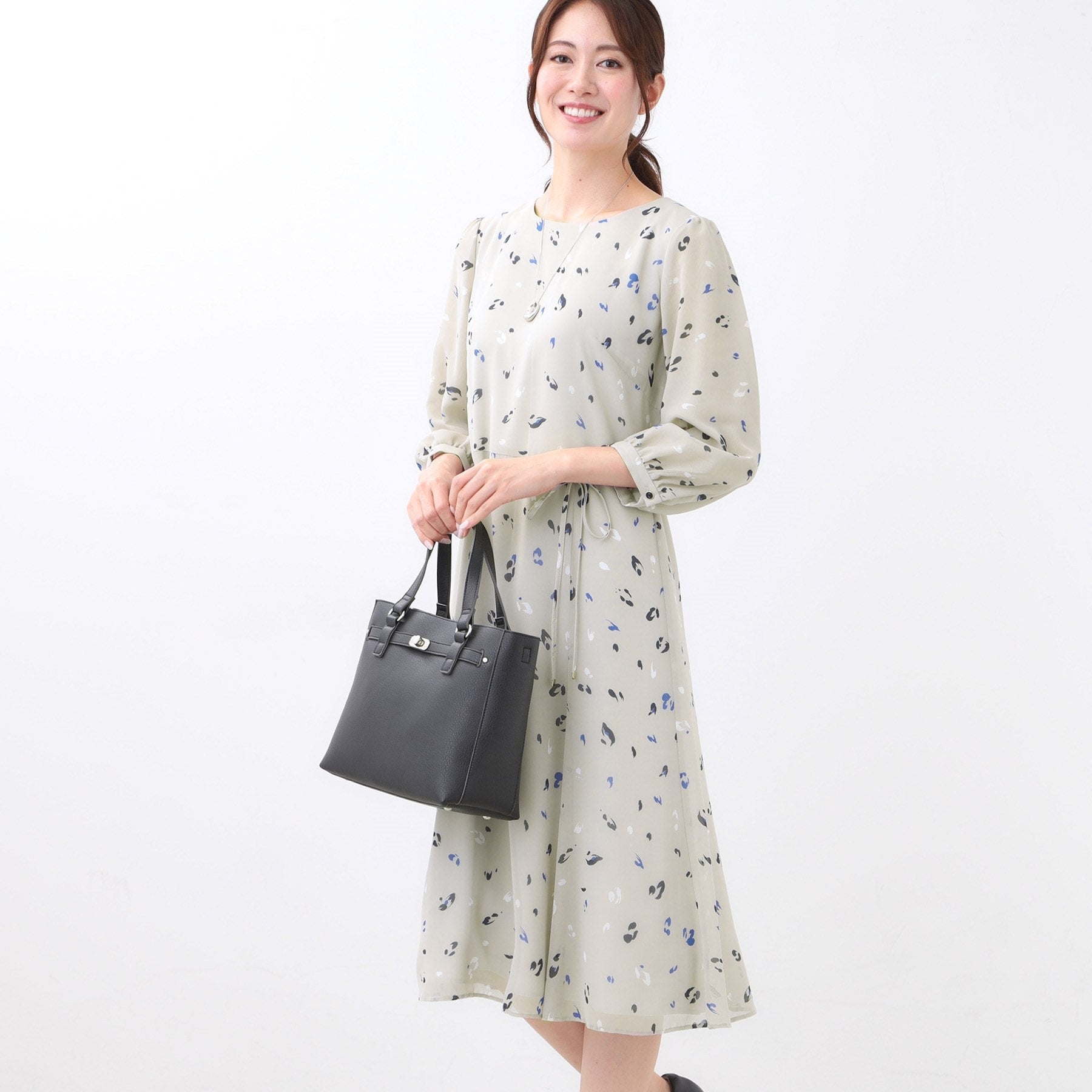 リフレクト Reflect 【ウエストリボン付き】フレアプリントワンピース （ネイビー(194)） ネイビー(194)