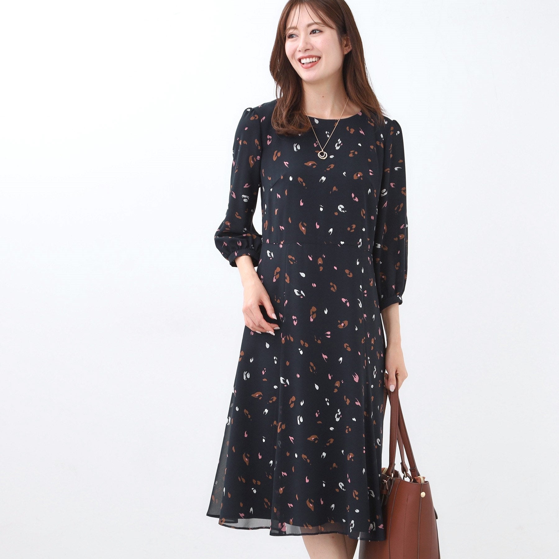 リフレクト Reflect 【ウエストリボン付き】フレアプリントワンピース （ネイビー(194)） ネイビー(194)