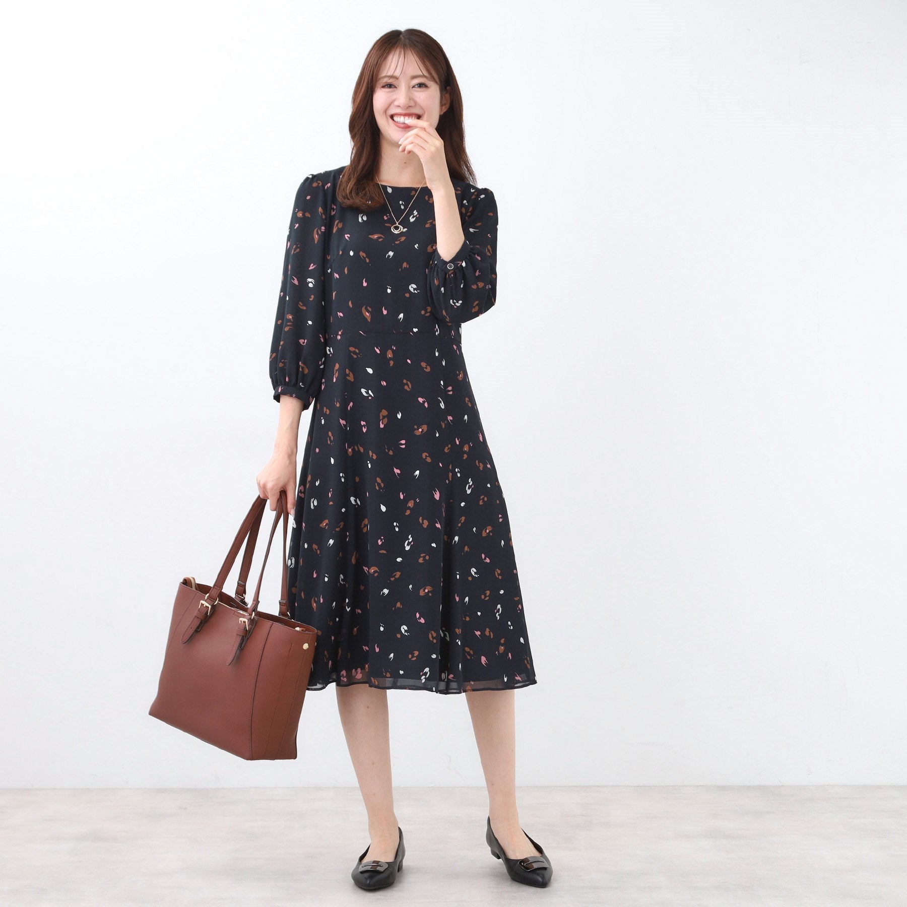 リフレクト Reflect 【ウエストリボン付き】フレアプリントワンピース （ネイビー(194)） ネイビー(194)