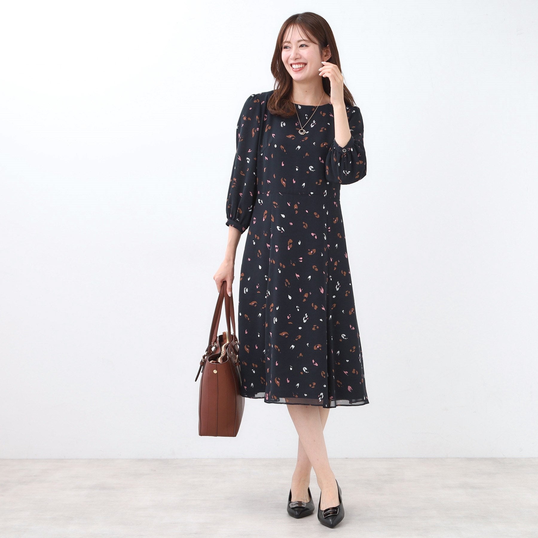 リフレクト Reflect 【ウエストリボン付き】フレアプリントワンピース （ネイビー(194)） ネイビー(194)