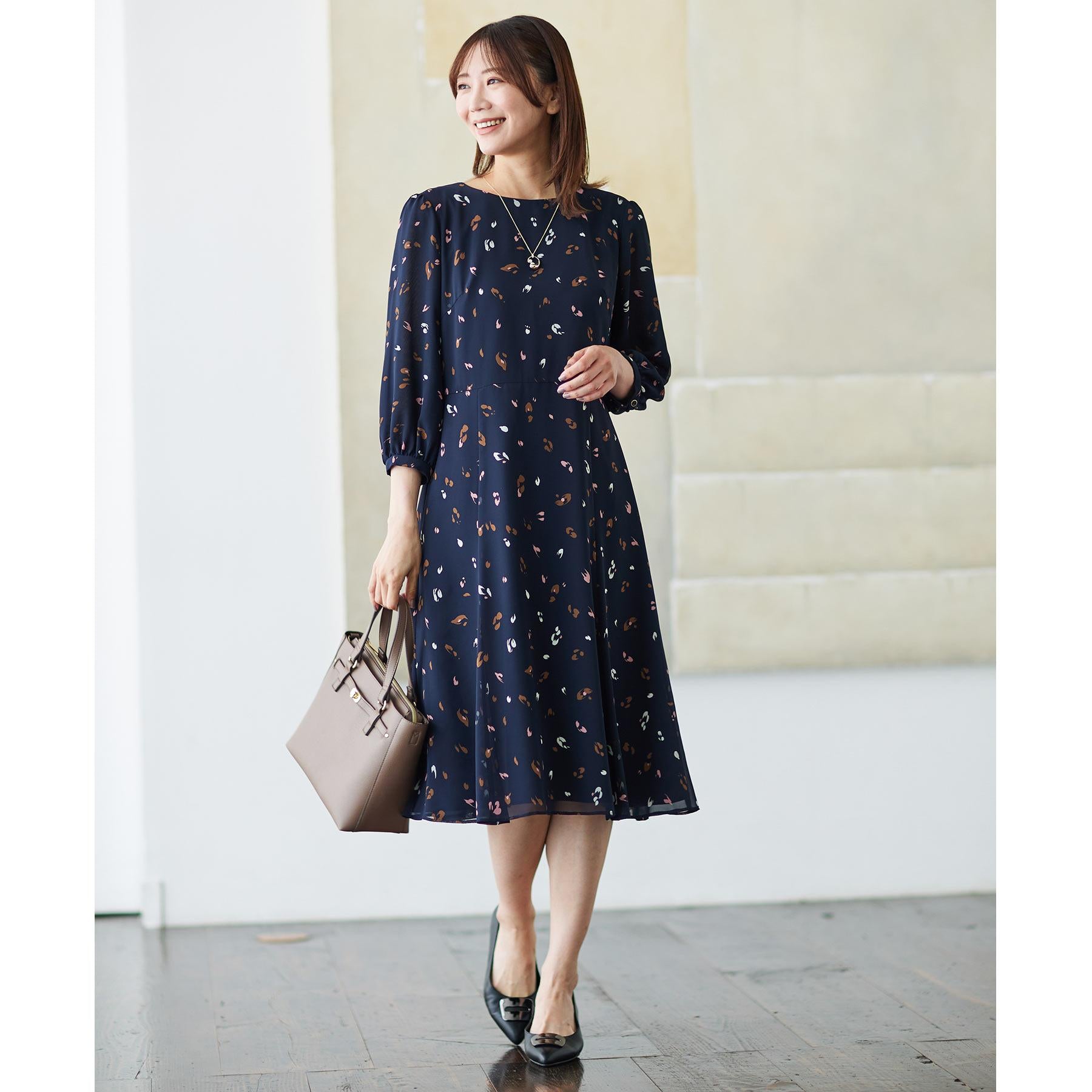 リフレクト Reflect 【ウエストリボン付き】フレアプリントワンピース （ネイビー(194)） ネイビー(194)