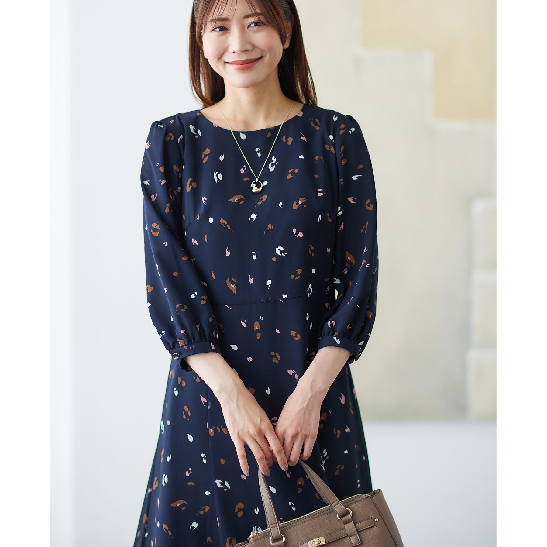 リフレクト Reflect 【ウエストリボン付き】フレアプリントワンピース （ネイビー(194)） ネイビー(194)