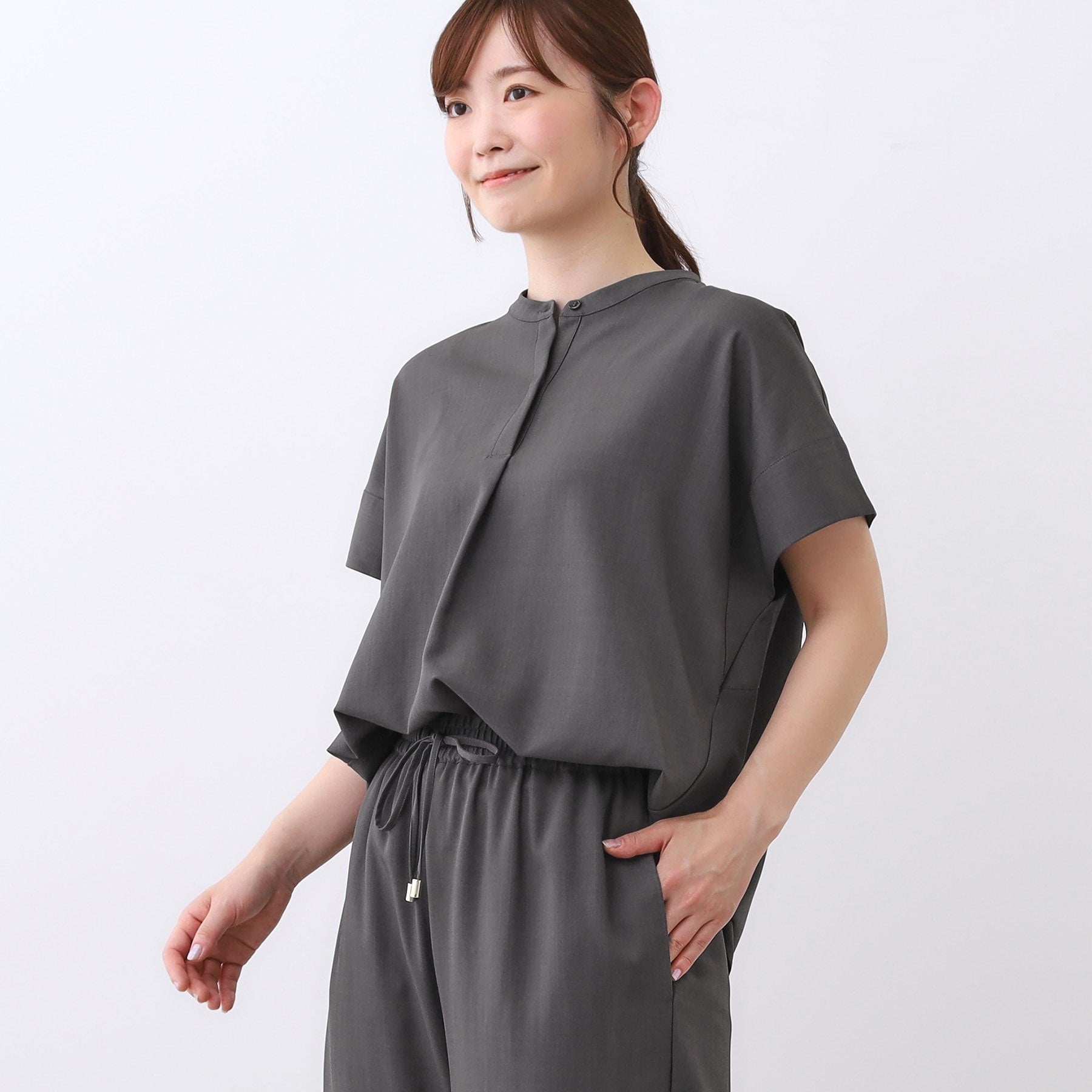 リフレクト Reflect 【E-QUALITY／ウエスト総ゴム／セットアップ／単品使いOK◎】ブラウス＋ストレートパンツセット （ブラック(019)） ブラック(019)