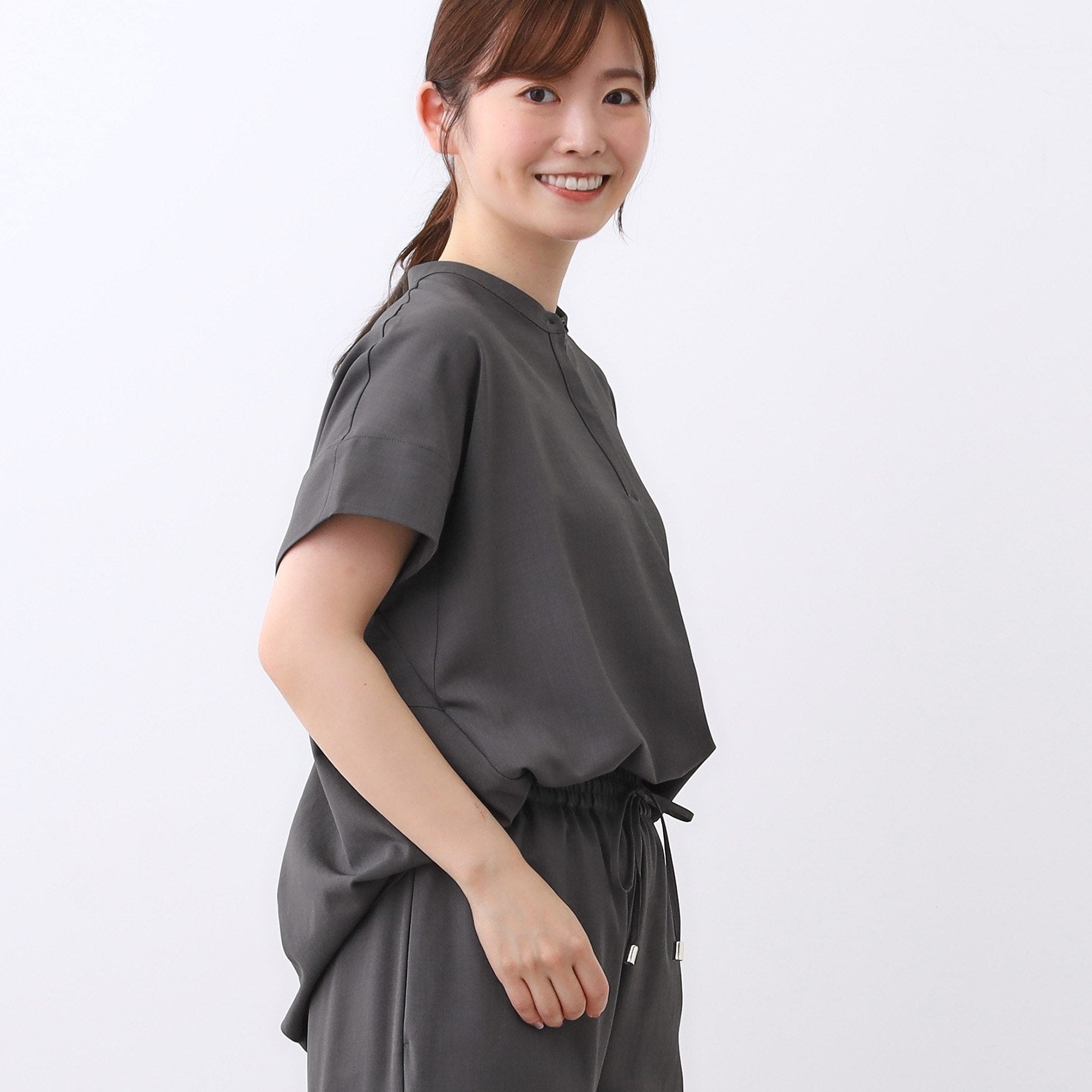 リフレクト Reflect 【E-QUALITY／ウエスト総ゴム／セットアップ／単品使いOK◎】ブラウス＋ストレートパンツセット （ブラック(019)） ブラック(019)