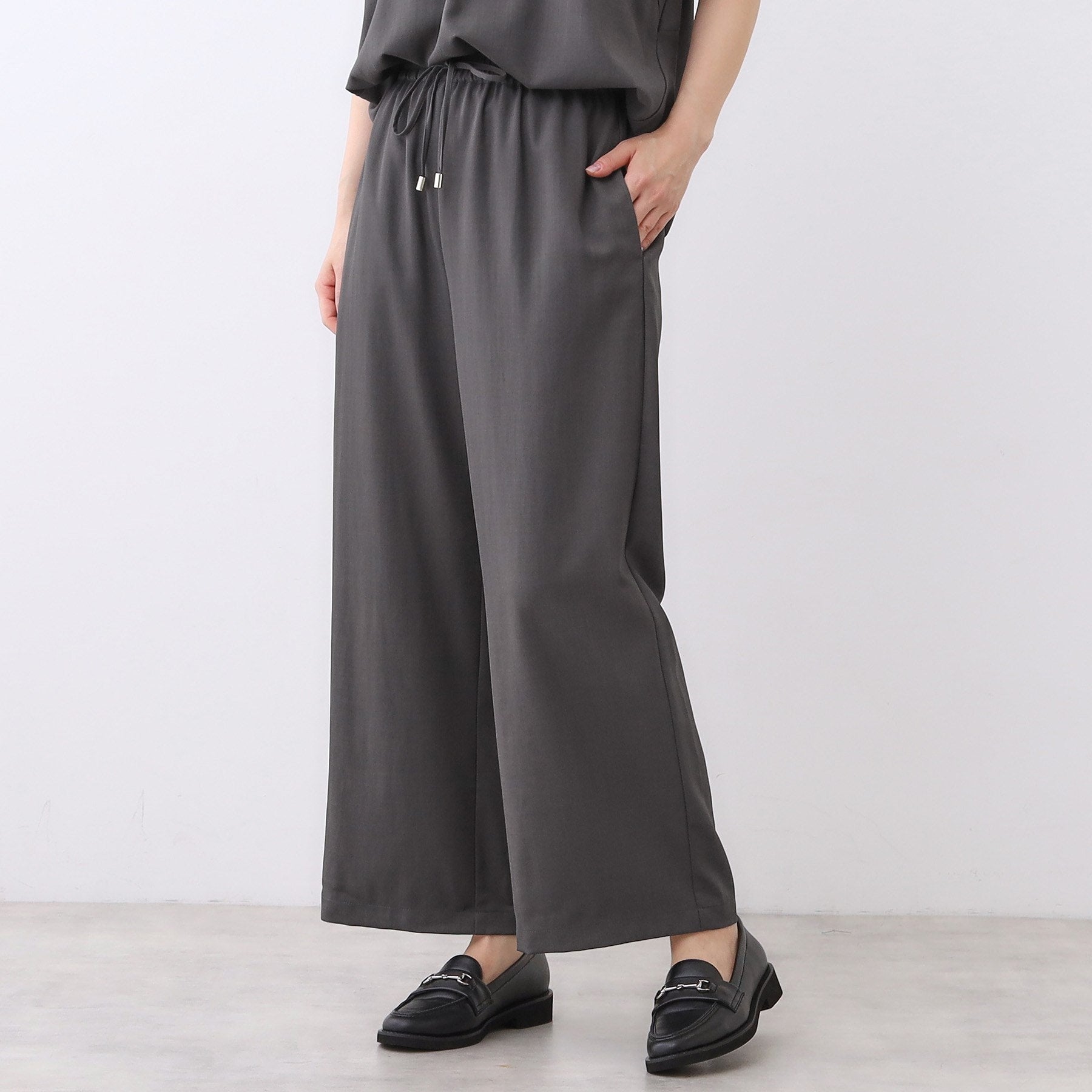 リフレクト Reflect 【E-QUALITY／ウエスト総ゴム／セットアップ／単品使いOK◎】ブラウス＋ストレートパンツセット （ブラック(019)） ブラック(019)