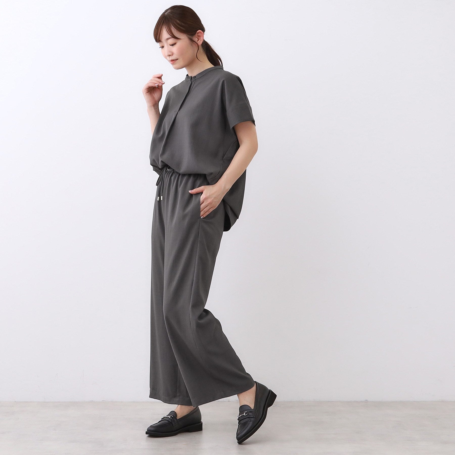 リフレクト Reflect 【E-QUALITY／ウエスト総ゴム／セットアップ／単品使いOK◎】ブラウス＋ストレートパンツセット （ブラック(019)） ブラック(019)