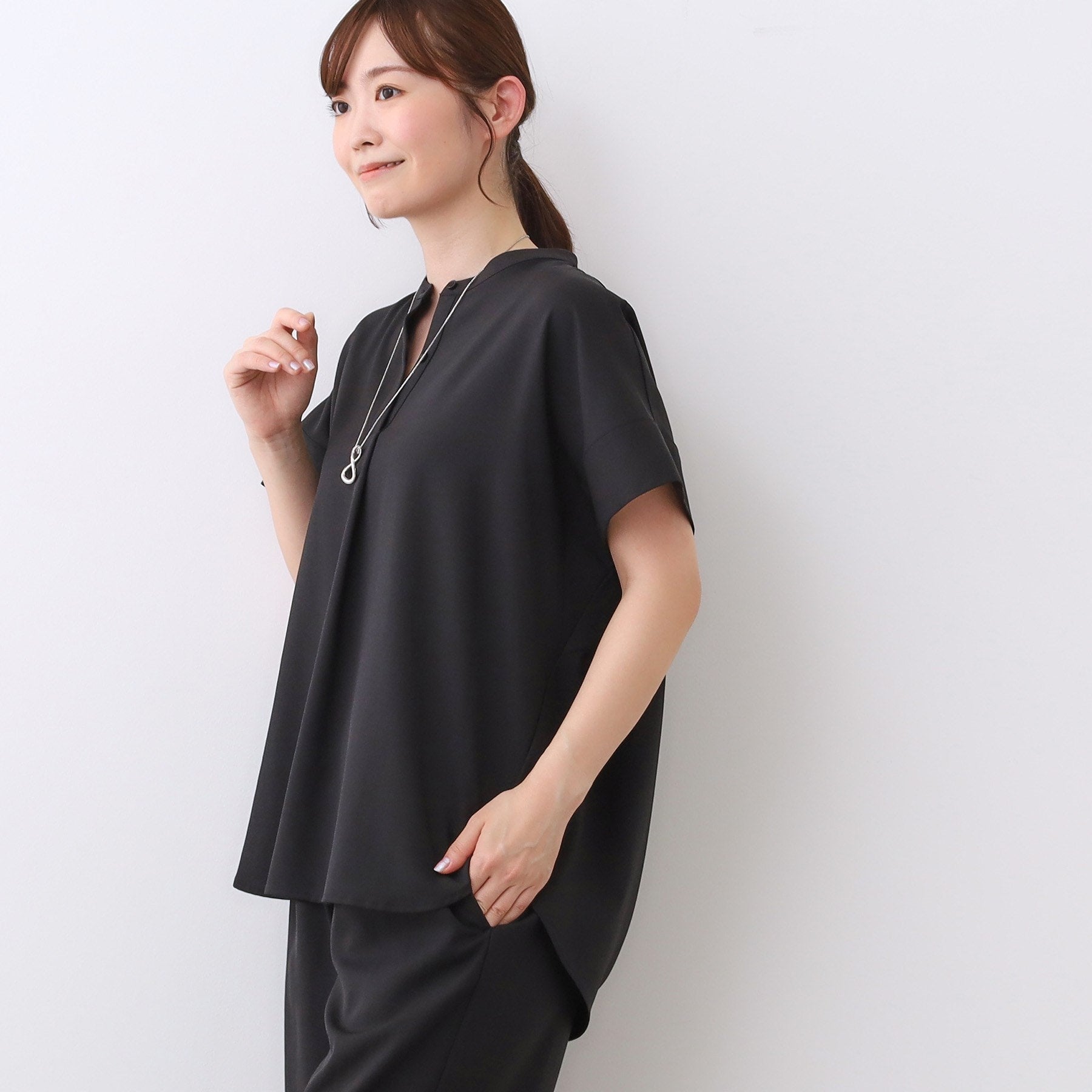 リフレクト Reflect 【E-QUALITY／ウエスト総ゴム／セットアップ／単品使いOK◎】ブラウス＋ストレートパンツセット （ブラック(019)） ブラック(019)