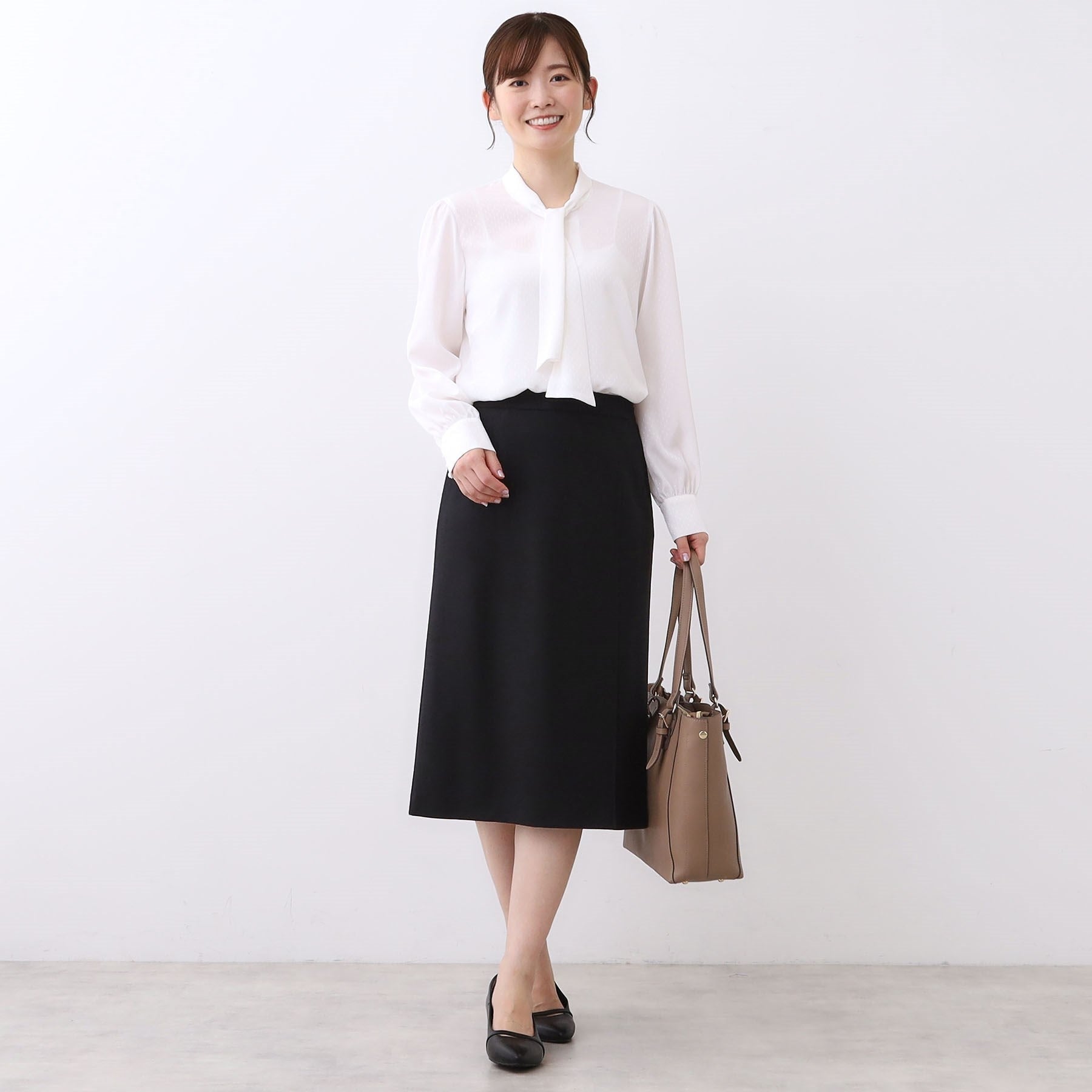 リフレクト Reflect 【きちんと見え／通勤／セレモニーにおすすめ◎】ドット柄ボウタイブラウス （ネイビー(094)） ネイビー(094)