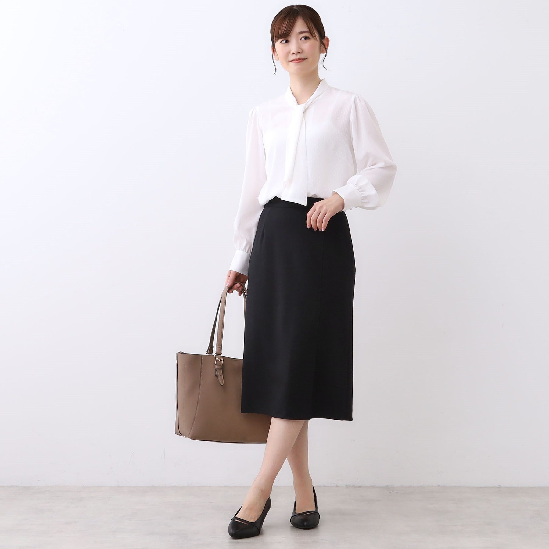 リフレクト Reflect 【きちんと見え／通勤／セレモニーにおすすめ◎】ドット柄ボウタイブラウス （ネイビー(094)） ネイビー(094)
