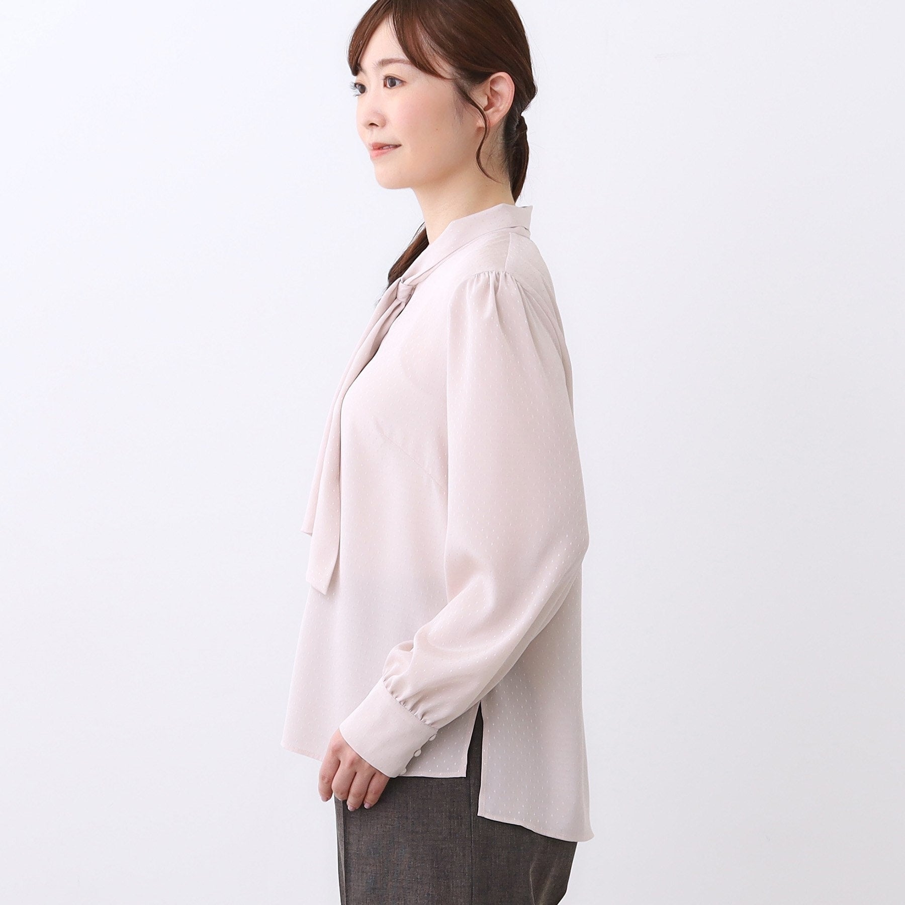 リフレクト Reflect 【きちんと見え／通勤／セレモニーにおすすめ◎】ドット柄ボウタイブラウス （ネイビー(094)） ネイビー(094)