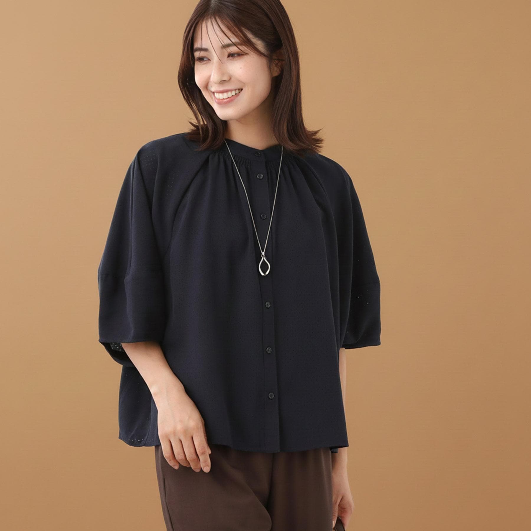 リフレクト Reflect 【E-QUALITY／体型カバー／ゆったり着られる◎】バンドカラー七分袖ブラウス （ネイビー(094)） ネイビー(094)