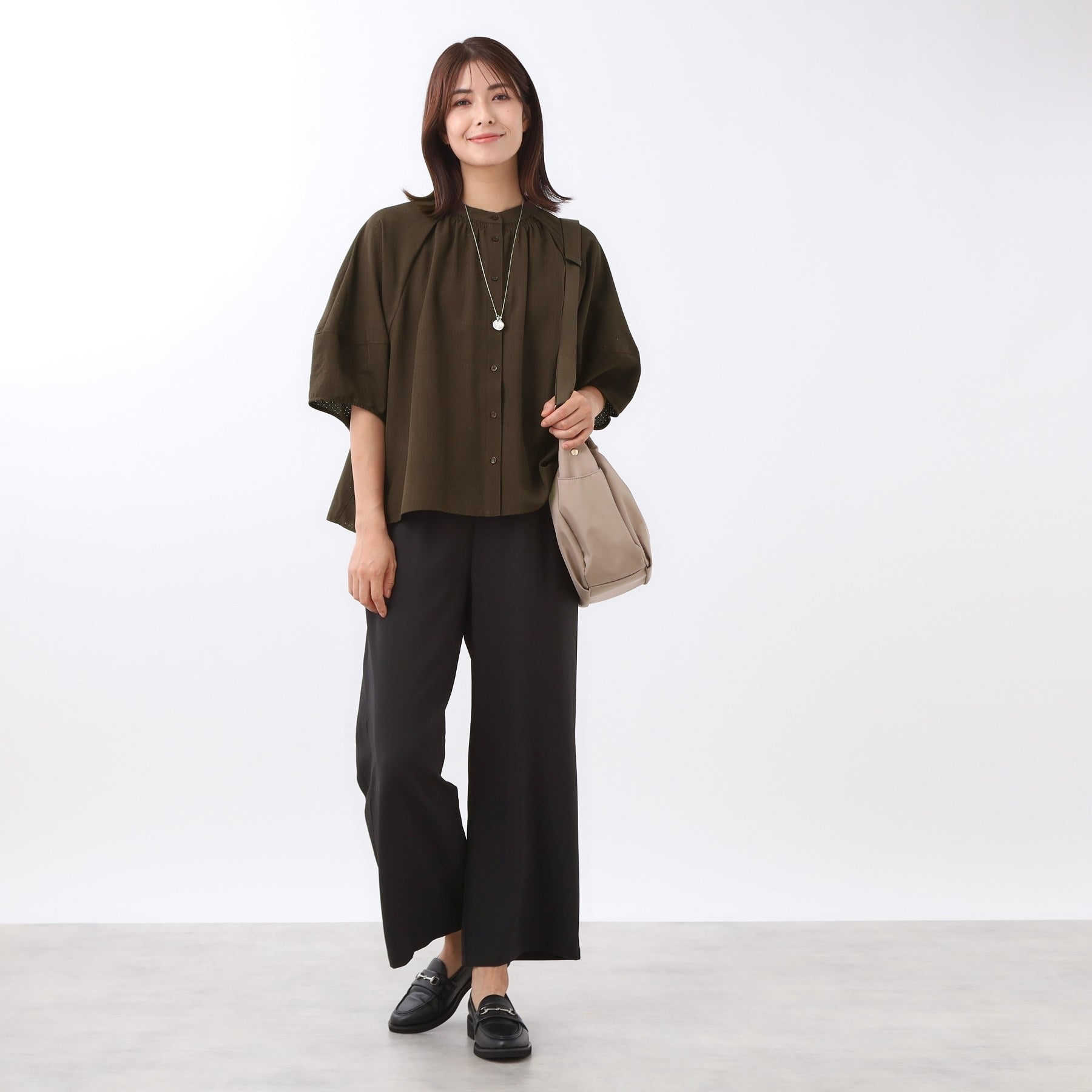 リフレクト Reflect 【E-QUALITY／体型カバー／ゆったり着られる◎】バンドカラー七分袖ブラウス （ネイビー(094)） ネイビー(094)