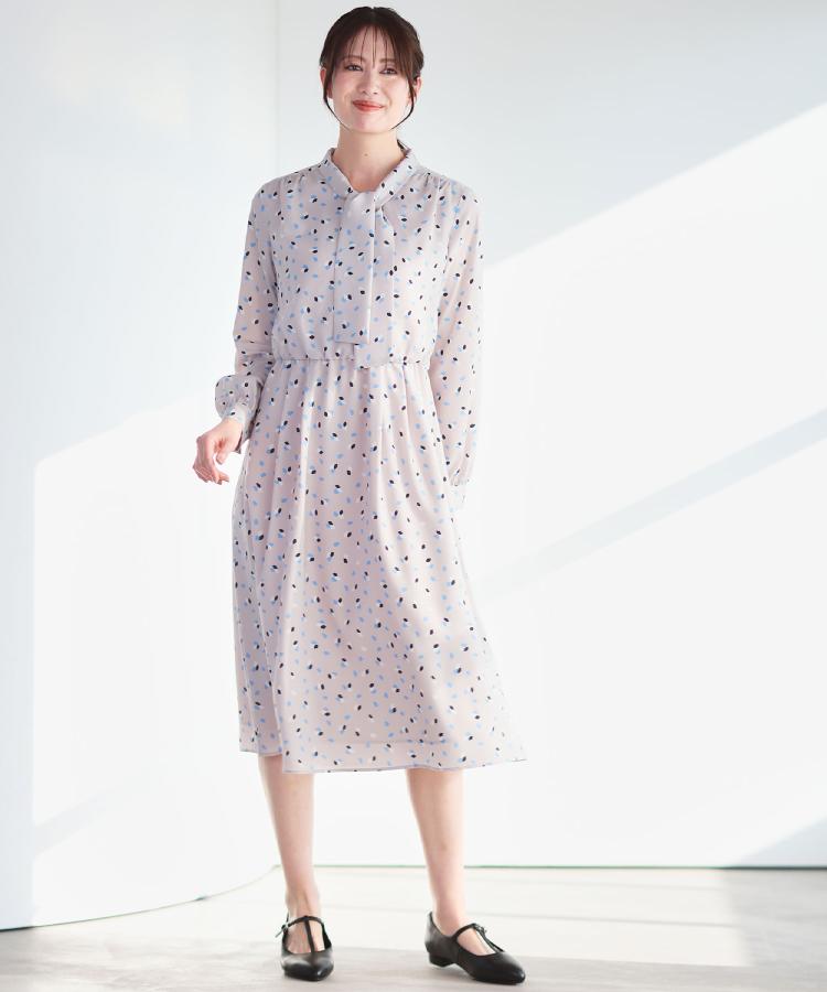 リフレクト Reflect ◆【通勤・おでかけにおすすめ◎】フラワープリントボウタイワンピース （ライトグレー(111)） ライトグレー(111)