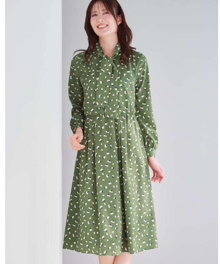 リフレクト Reflect ◆【通勤・おでかけにおすすめ◎】フラワープリントボウタイワンピース （カーキ(127)） カーキ(127)