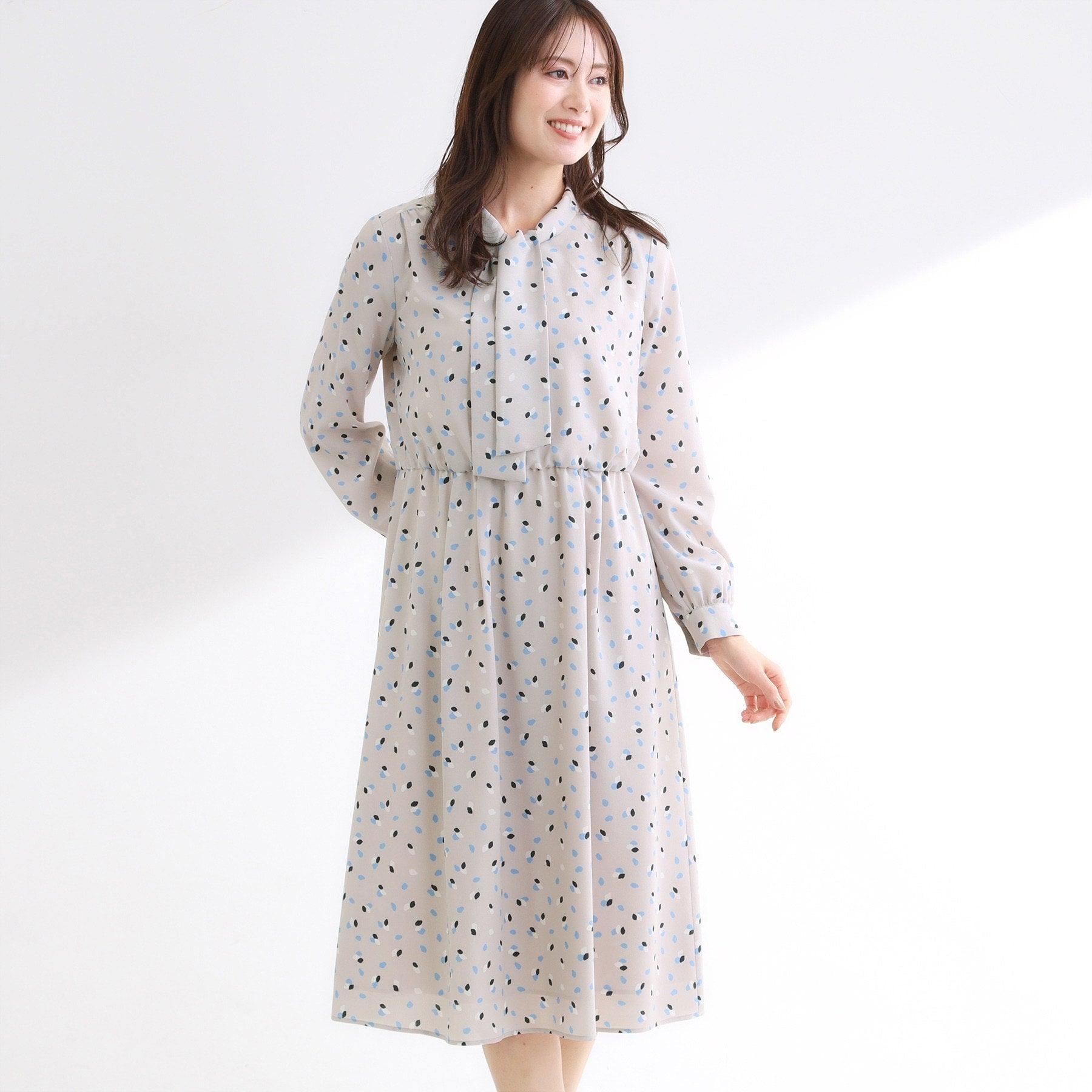 リフレクト Reflect 【通勤・おでかけにおすすめ◎】フラワープリントボウタイワンピース （カーキ(127)） カーキ(127)