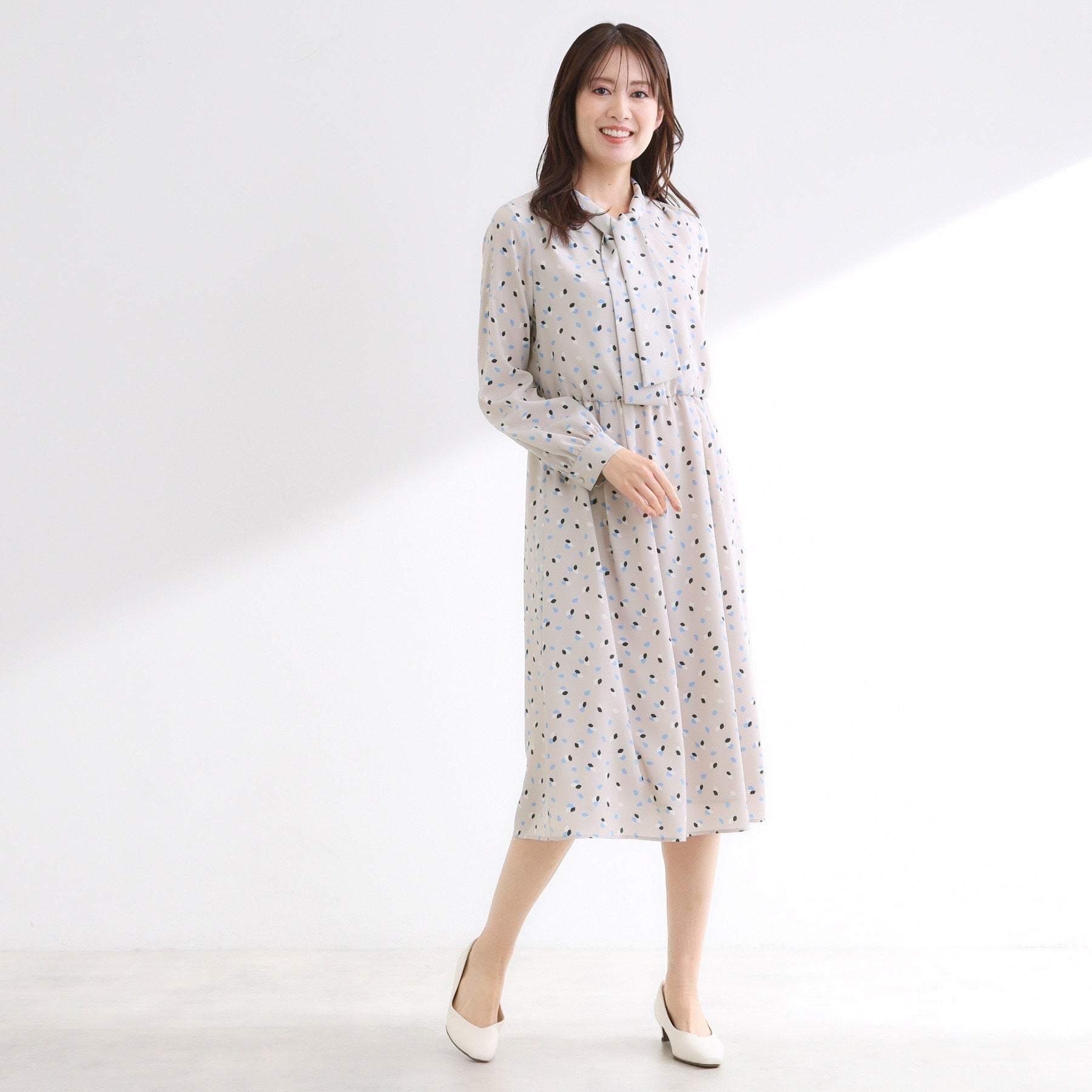 リフレクト Reflect 【通勤・おでかけにおすすめ◎】フラワープリントボウタイワンピース （カーキ(127)） カーキ(127)