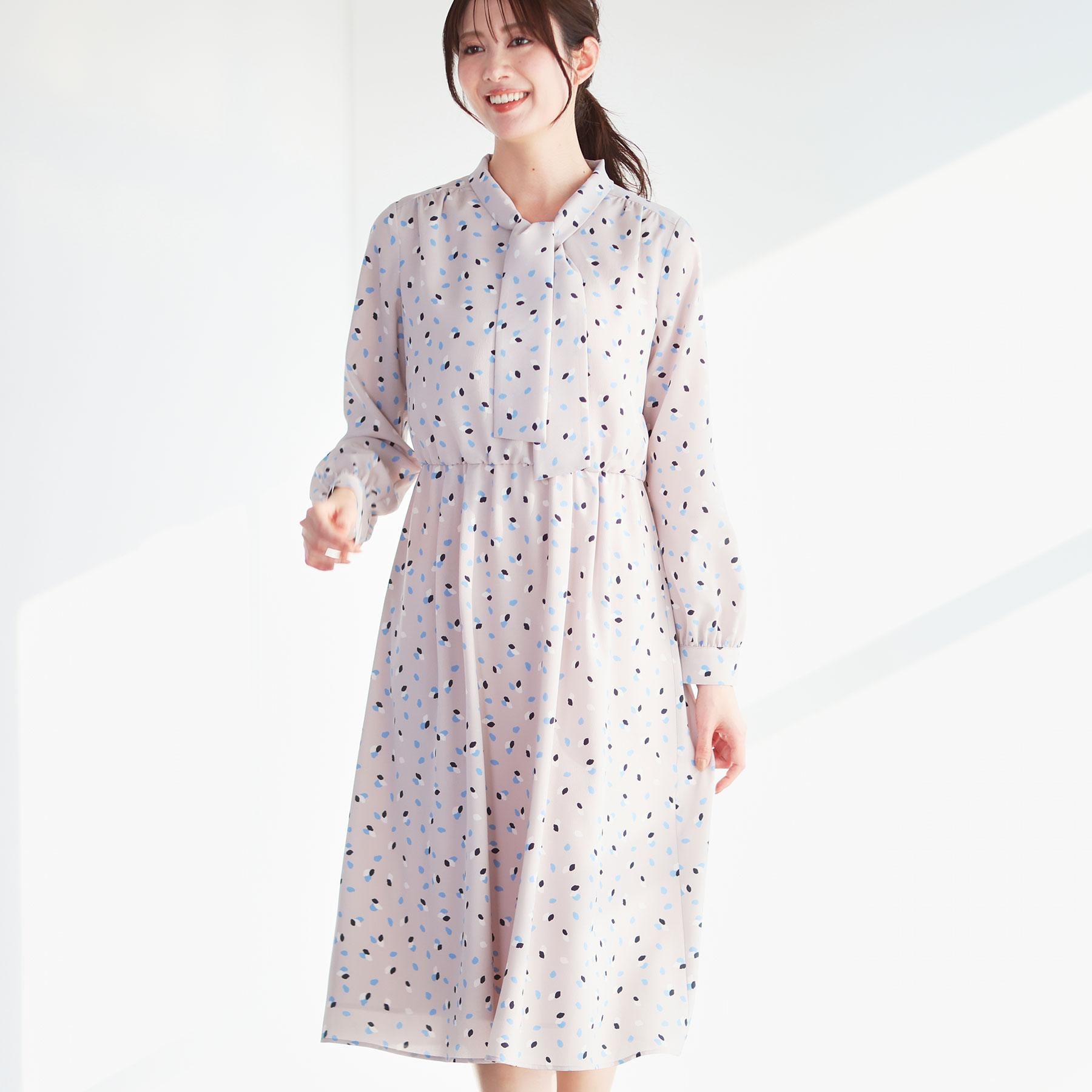 リフレクト Reflect 【通勤・おでかけにおすすめ◎】フラワープリントボウタイワンピース （カーキ(127)） カーキ(127)