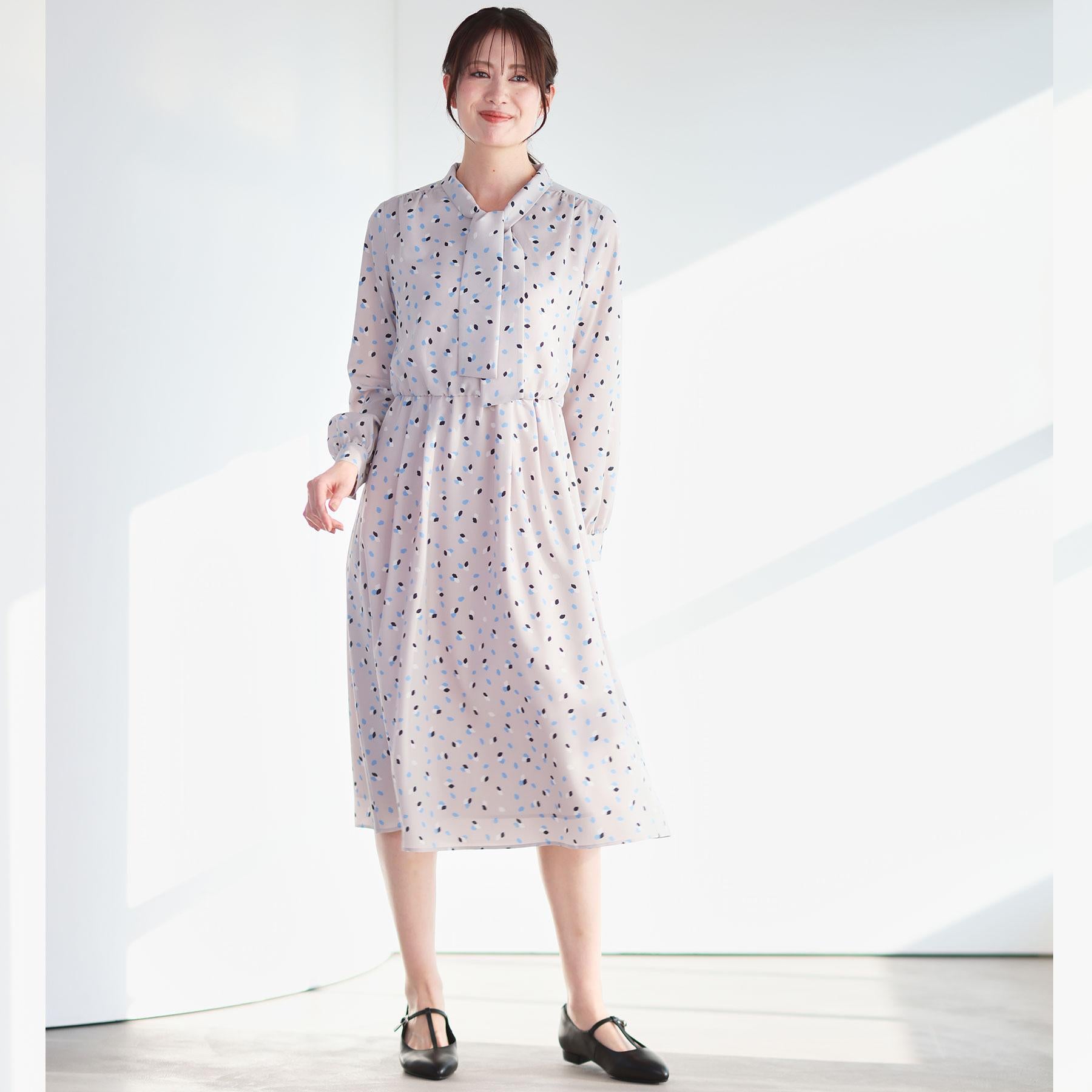 リフレクト Reflect 【通勤・おでかけにおすすめ◎】フラワープリントボウタイワンピース （カーキ(127)） カーキ(127)