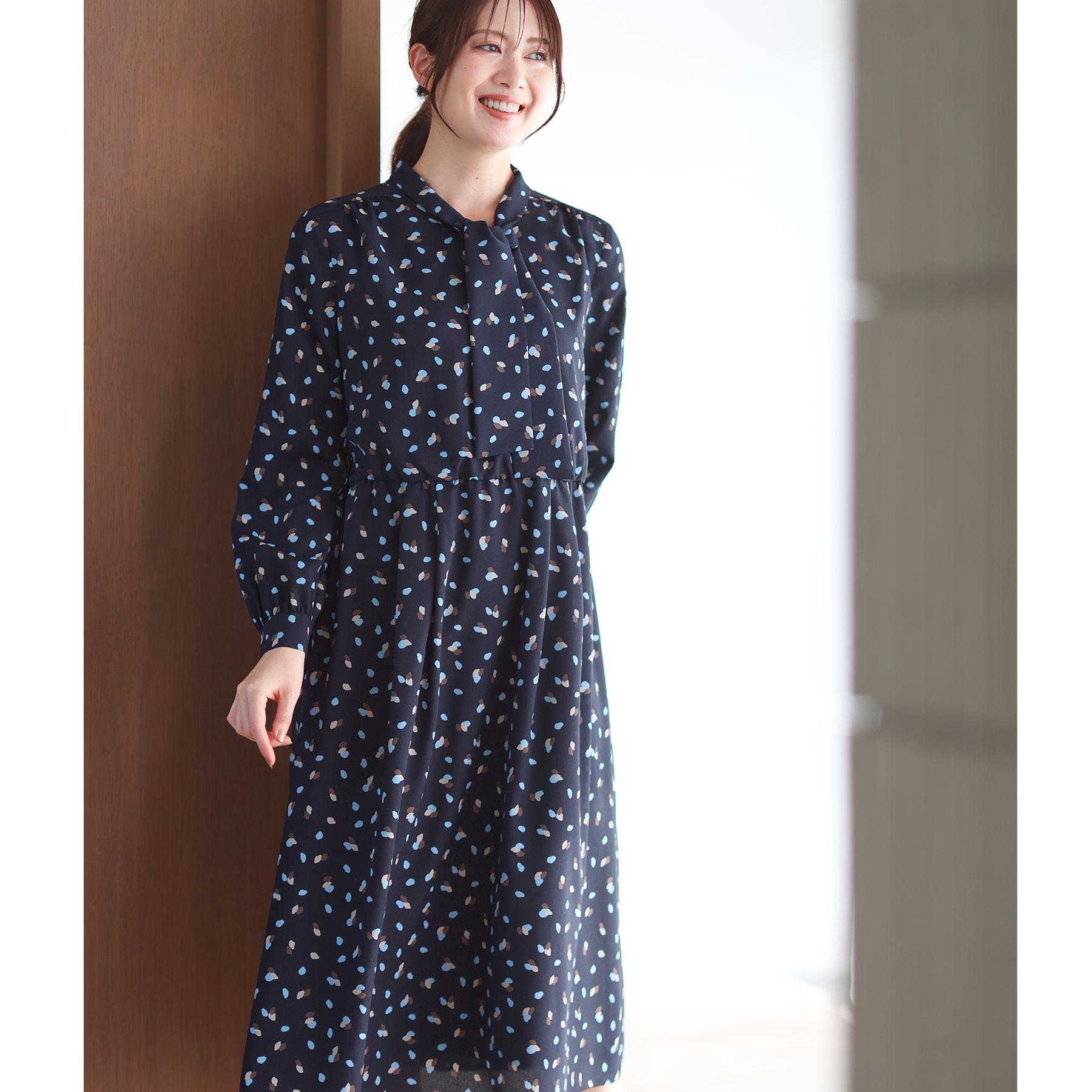 リフレクト Reflect 【通勤・おでかけにおすすめ◎】フラワープリントボウタイワンピース （ネイビー(194)） ネイビー(194)