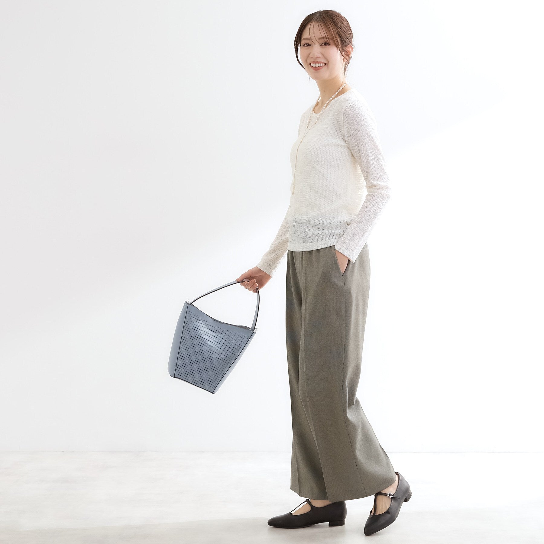 リフレクト Reflect 【インナーにおすすめ◎】クルーネックレースジャージトップス （アイボリー(004)） アイボリー(004)