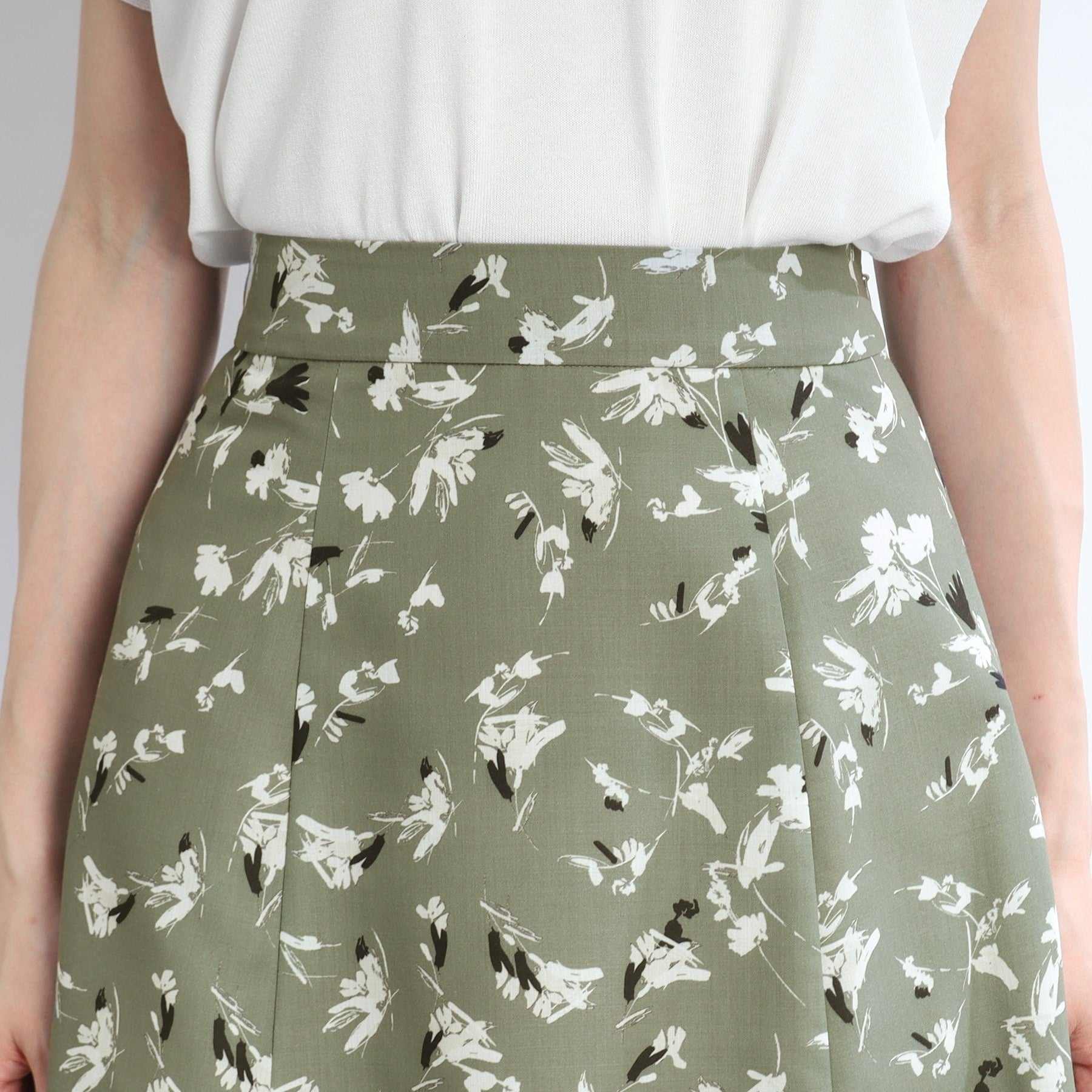 リフレクト Reflect 【マシンウォッシュ可】フラワー柄フレアスカート （オフホワイト(103)） オフホワイト(103)