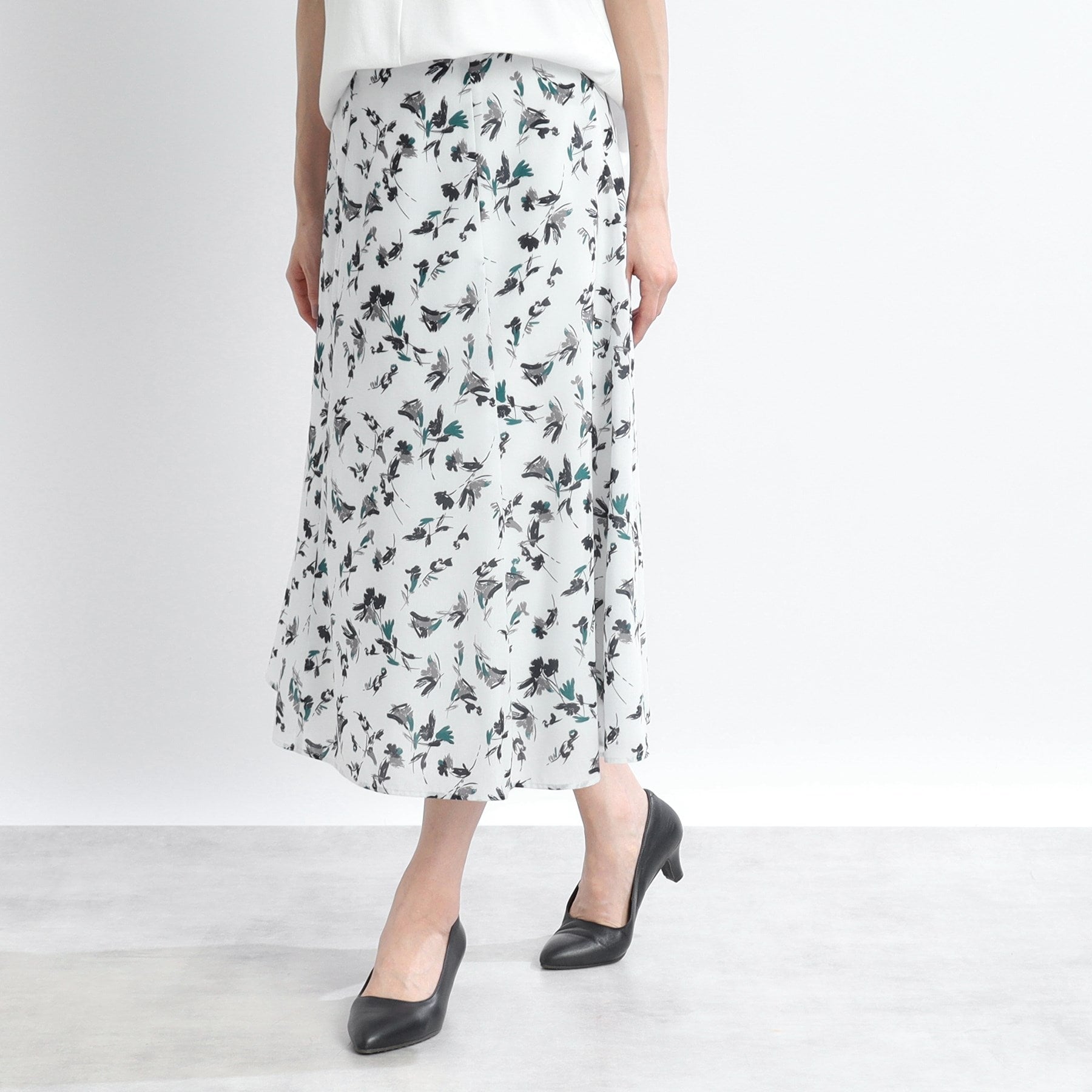 リフレクト Reflect 【マシンウォッシュ可】フラワー柄フレアスカート （オフホワイト(103)） オフホワイト(103)