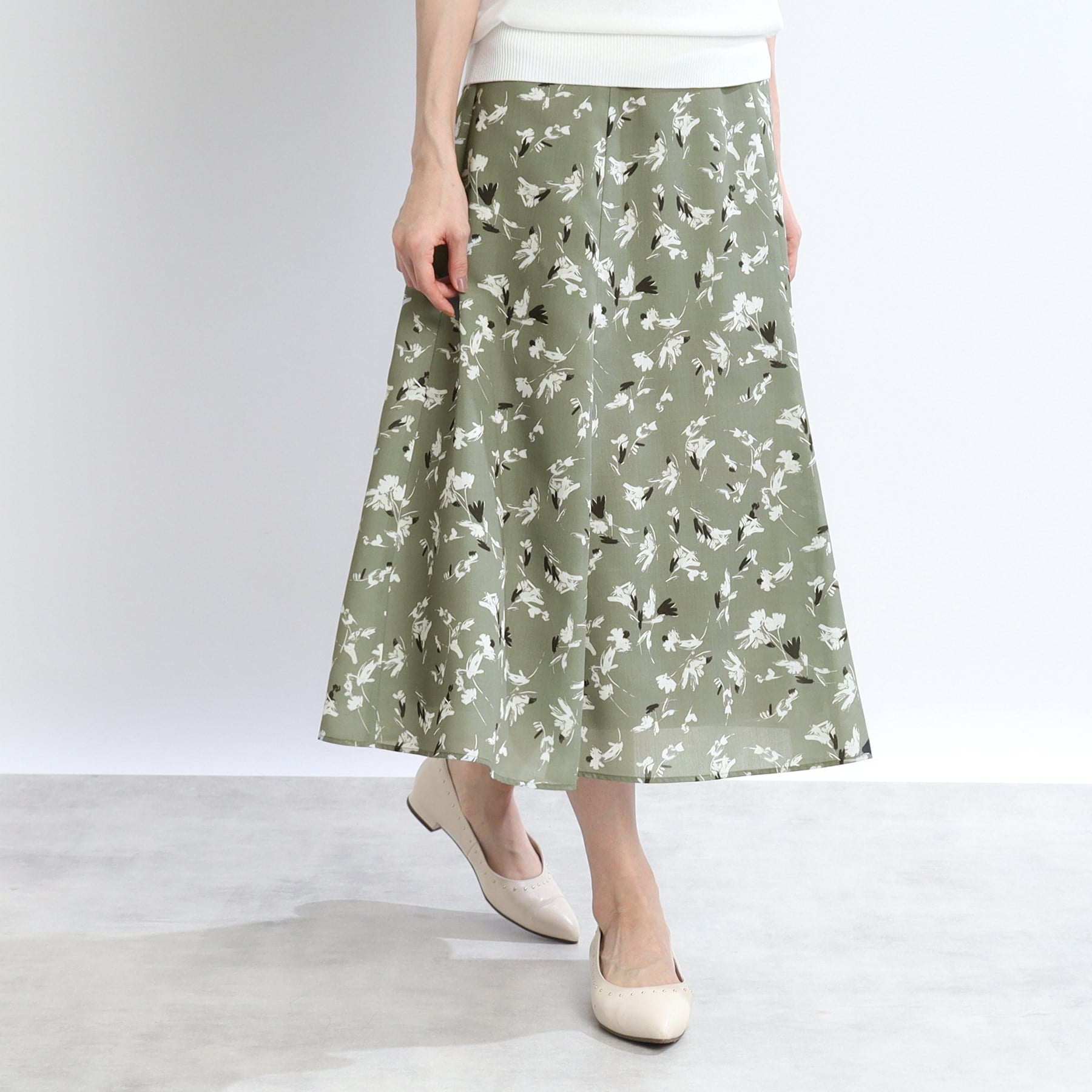 リフレクト Reflect 【マシンウォッシュ可】フラワー柄フレアスカート （オフホワイト(103)） オフホワイト(103)