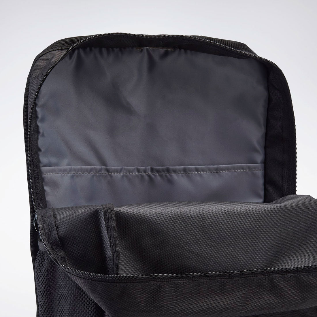 トレーニング エッセンシャルズ バックパック ミディアム / Training Essentials Backpack Medium