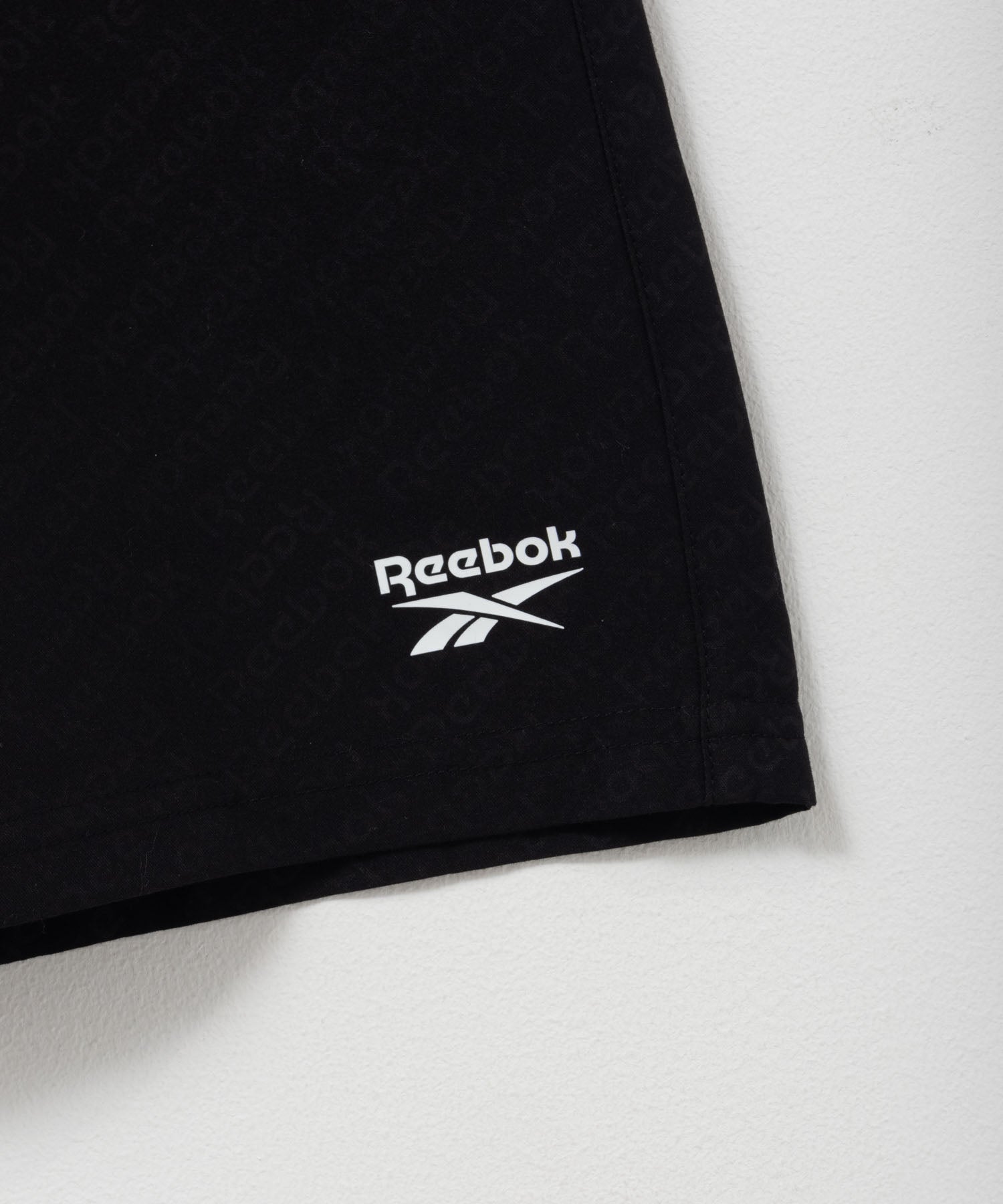 リーボック Reebok エンボスサーフショートパンツ （ホワイト） ホワイト