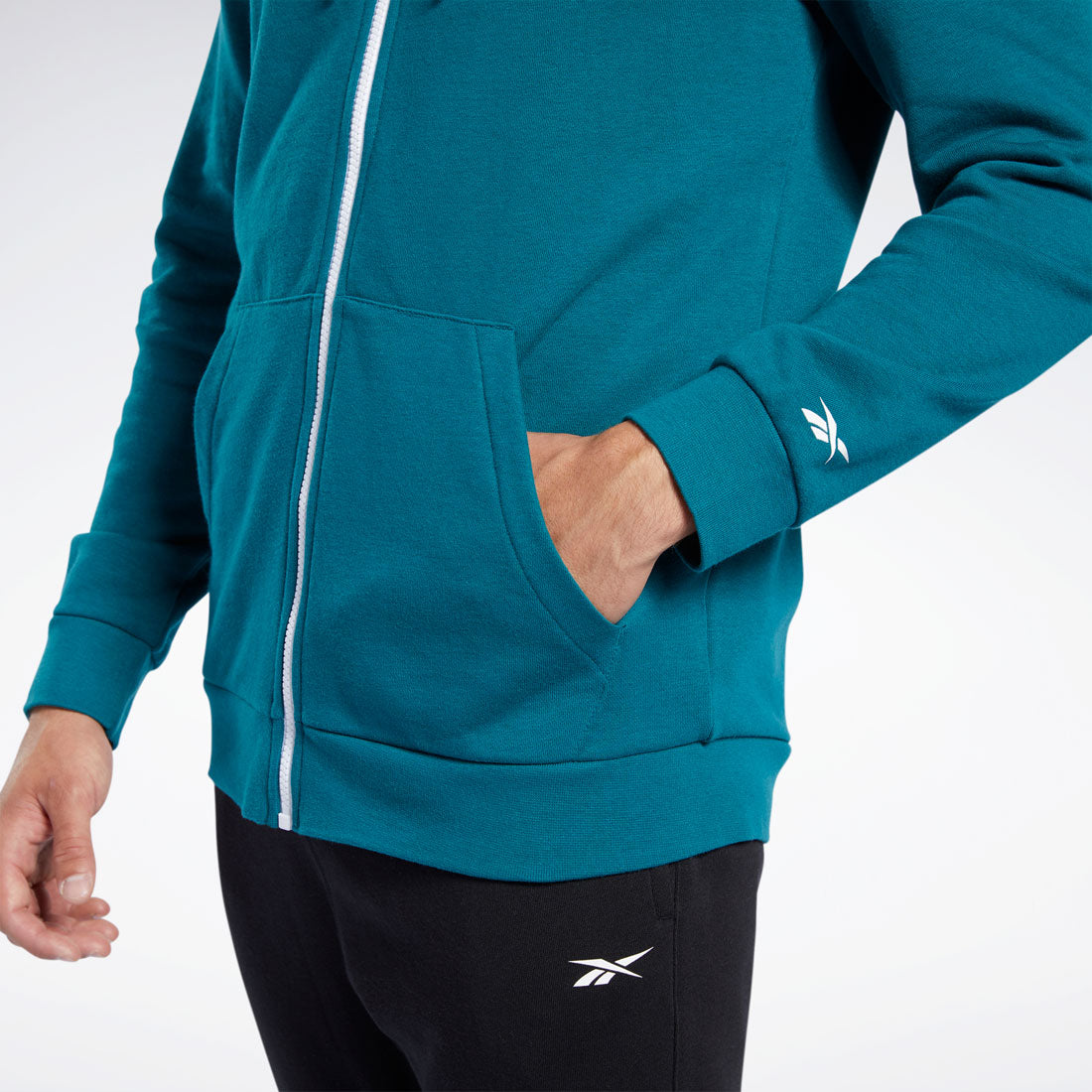 トレーニング エッセンシャルズ リニア ロゴ フーディー / Training Essentials Linear Logo Hoodie