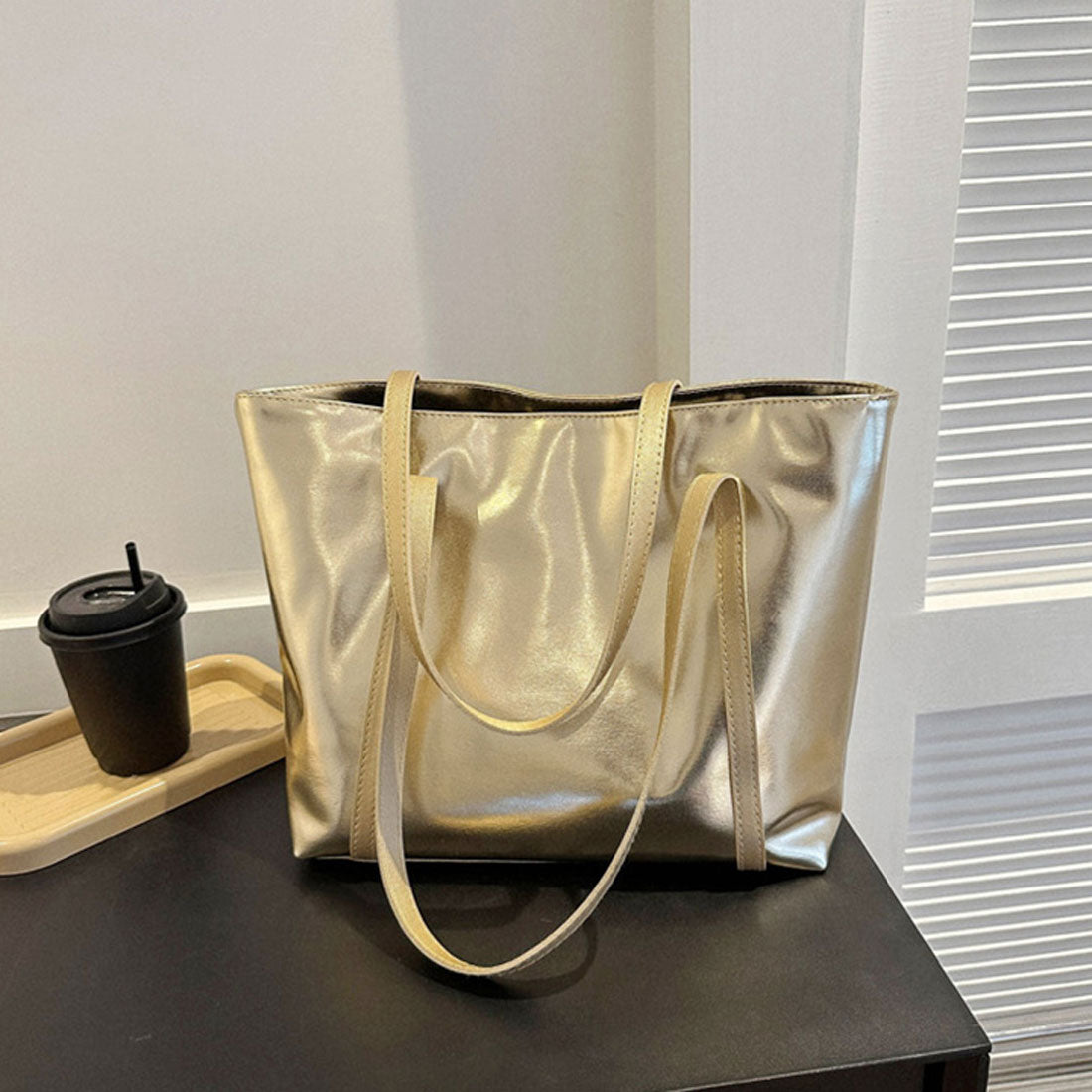 リアルスタイル REAL STYLE トートバッグ レディース a4 大きめ メタリック ハンドバッグ 軽い 通勤 ファスナー フェイクレザー 大容量 肩掛け おしゃれ シルバー ゴールド （ゴールド） ゴールド