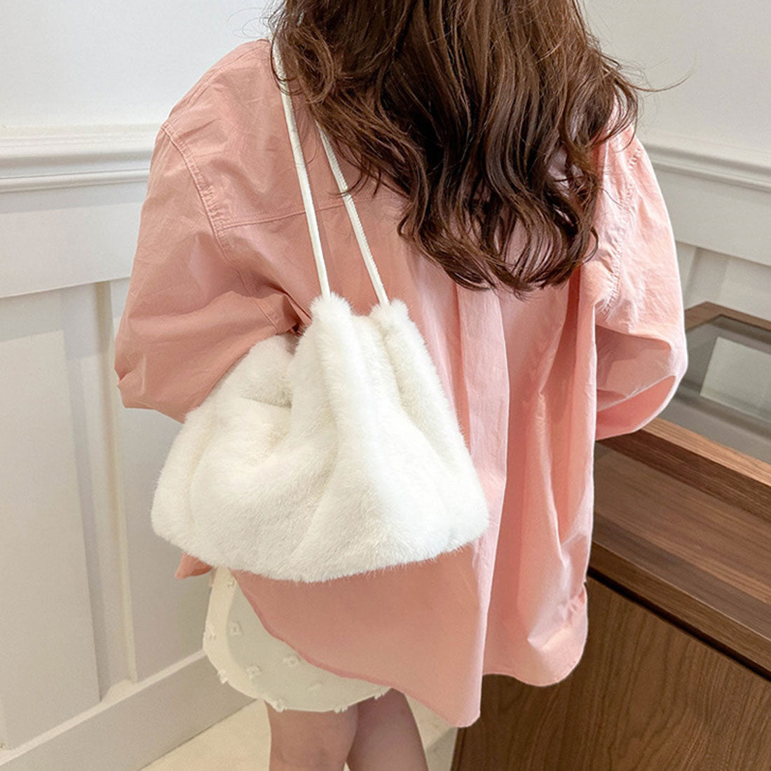 リアルスタイル REAL STYLE トートバッグ ハンドバッグ レディース フェイクファー ミニ ショルダー 肩掛け シンプル 秋 冬 小さめ おしゃれ かわいい 柔らかい