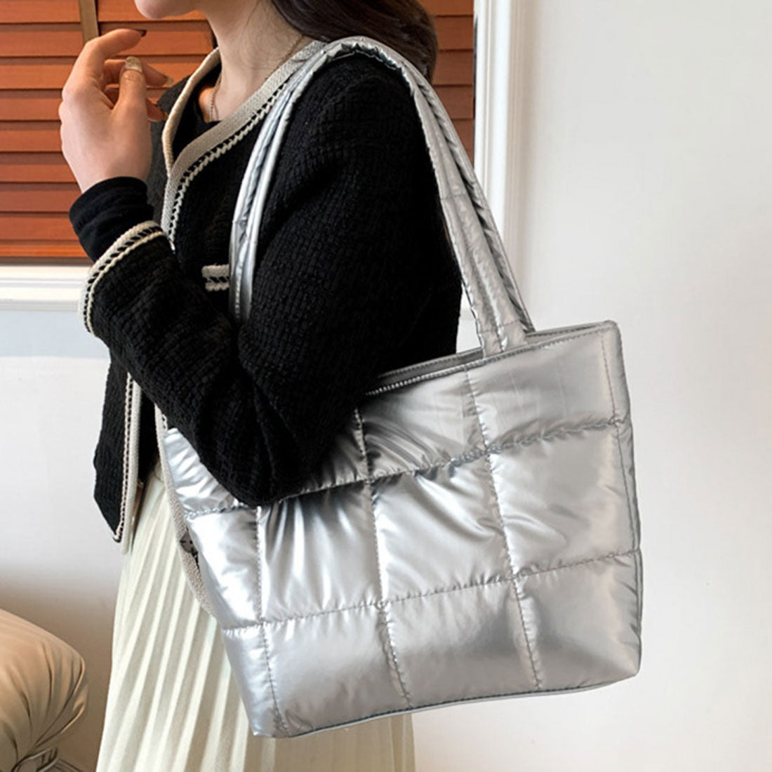 リアルスタイル REAL STYLE トートバッグ レディース パフバッグ メタリックカラー 小さめ ショルダー 肩掛け 軽量 可愛い おしゃれ キルティング パフ 通勤 通学 旅行 大人 バック