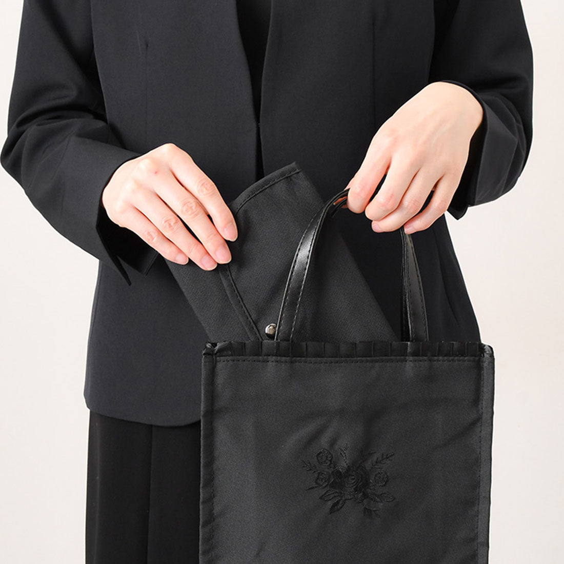 リアルスタイル REAL STYLE フォーマルバッグ サブバッグ トートバッグ レディース 軽い 小さめ 結婚式 黒 刺繍 ミニポーチ付き 冠婚葬祭 入学式 卒業式 花柄 B5 肩掛け マチ付き 葬儀用バック 葬式 ビジネス