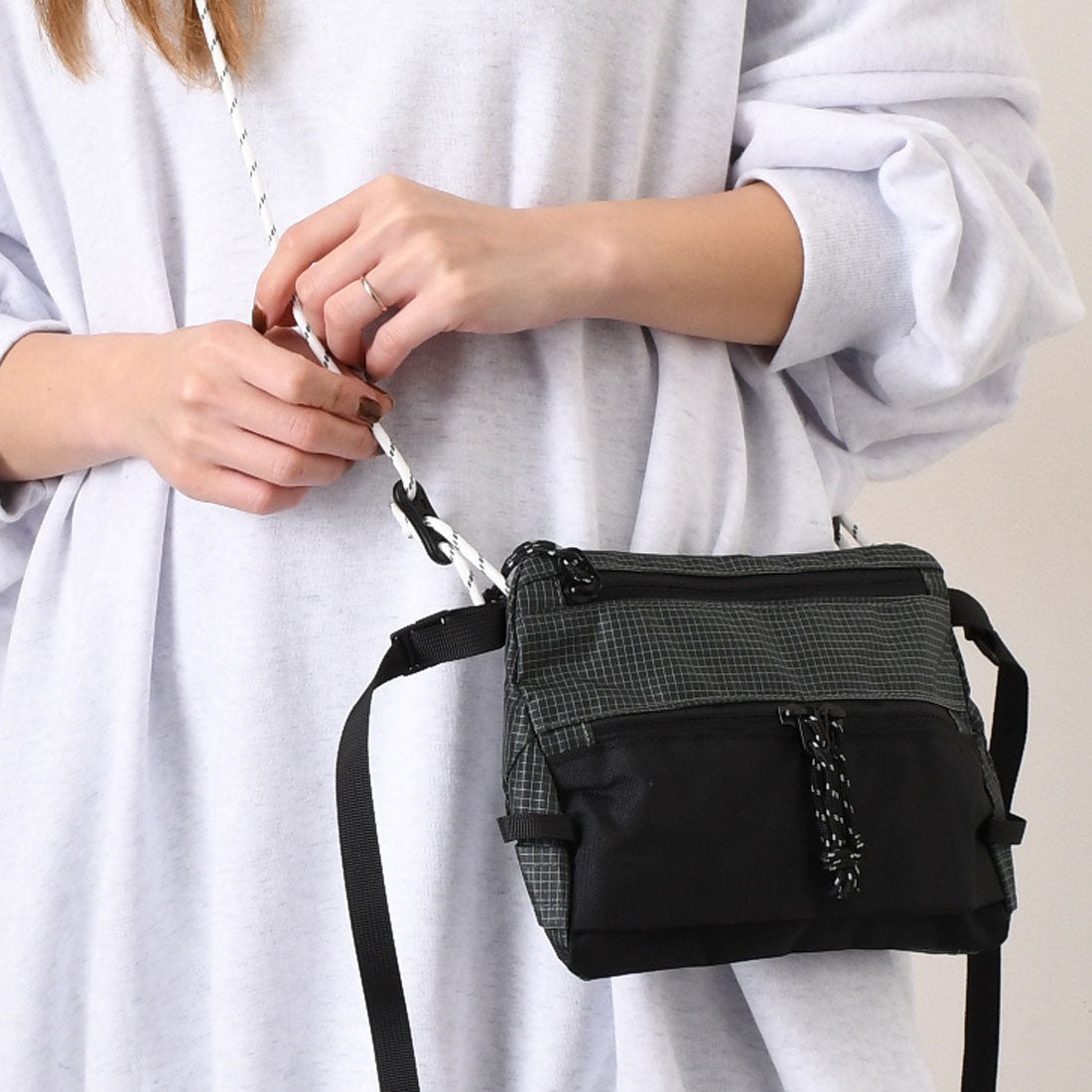 リアルスタイル REAL STYLE ショルダーバッグ サコッシュ メンズ レディース 軽い 小さい 軽量 ナイロン 斜めがけ 肩掛け ポーチ 小物入れ 収納 ミニ おしゃれ